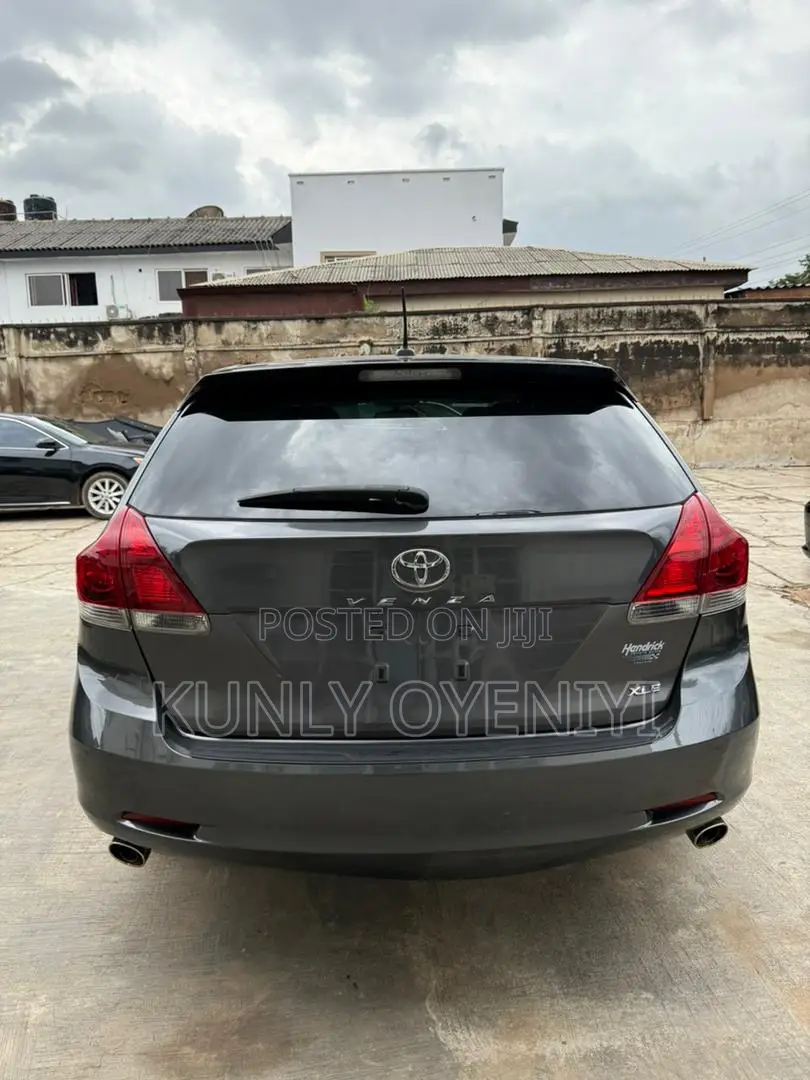 Toyota Venza XLE 4dr Wagon AWD (3.5L 6cyl 6A) 2014 Gray