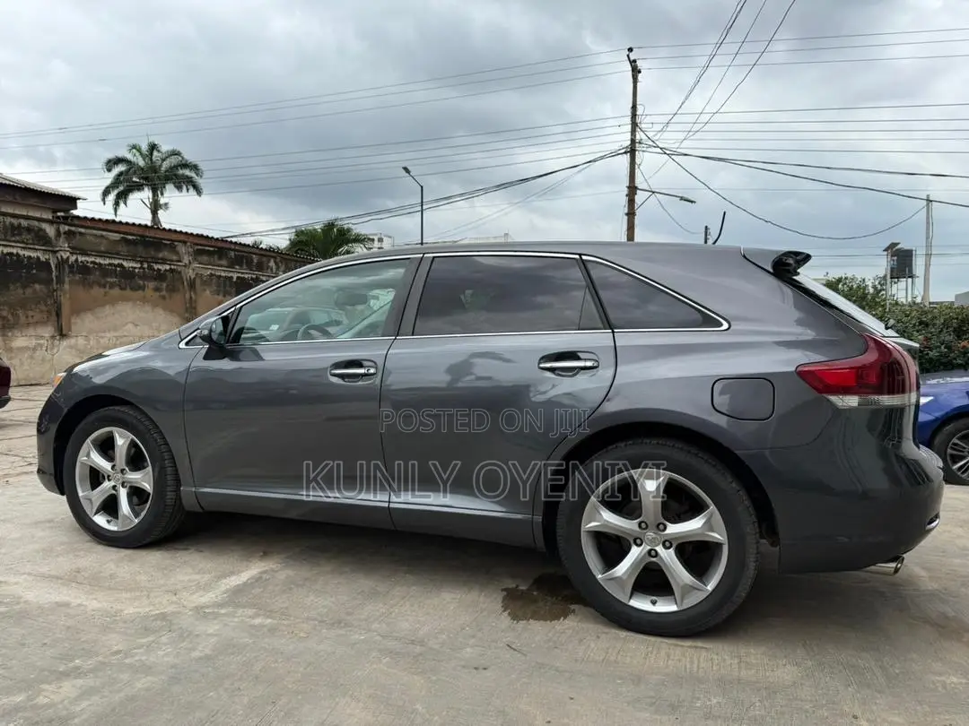 Toyota Venza XLE 4dr Wagon AWD (3.5L 6cyl 6A) 2014 Gray