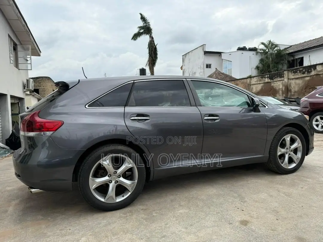 Toyota Venza XLE 4dr Wagon AWD (3.5L 6cyl 6A) 2014 Gray