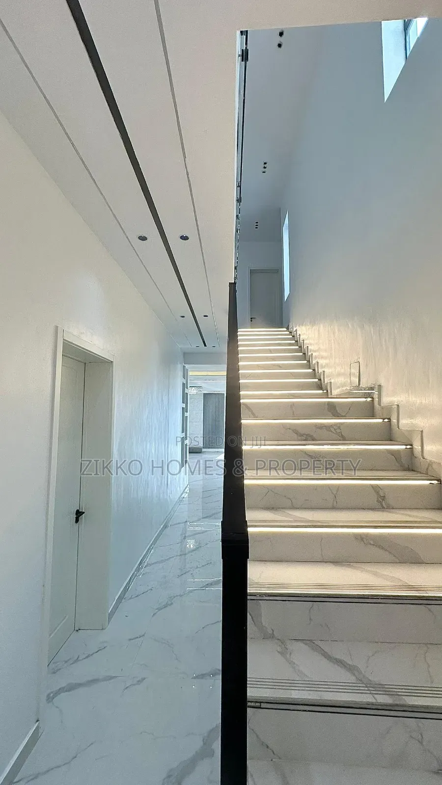 5bdrm Duplex in Chevron Drive, Lekki for sale