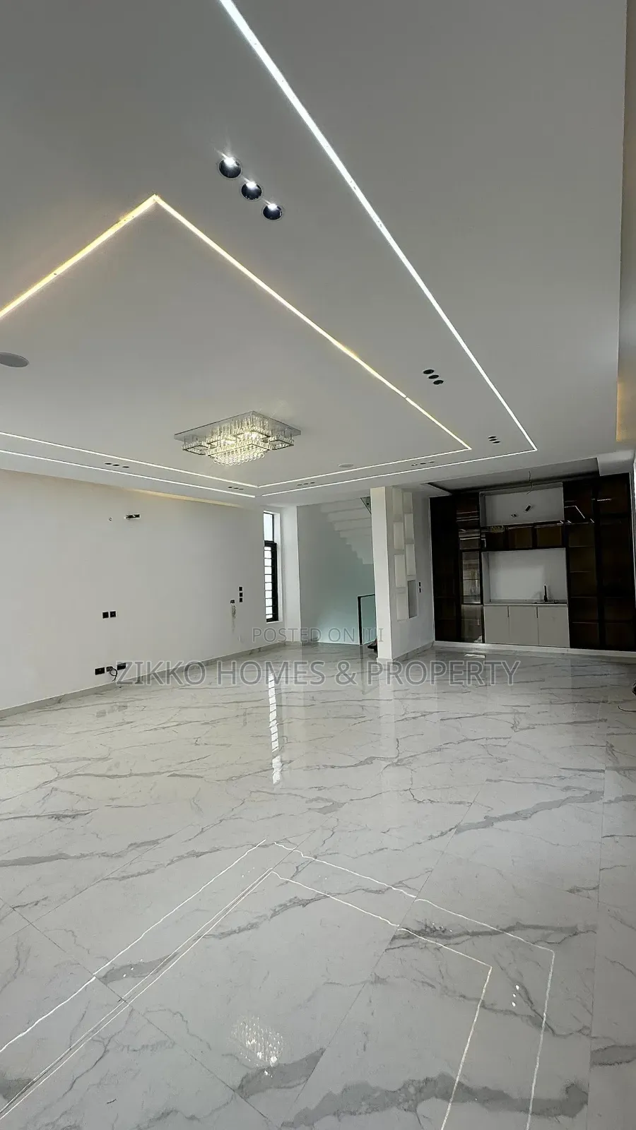 5bdrm Duplex in Chevron Drive, Lekki for sale
