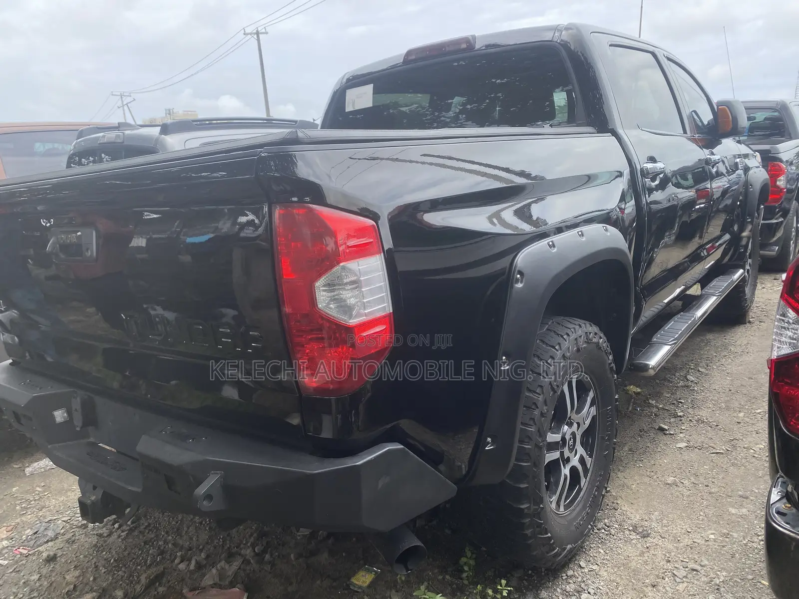 Toyota Tundra 1794 5.7L V8 4x4 CrewMax 5.6 ft. box 145.7 in. WB 2017