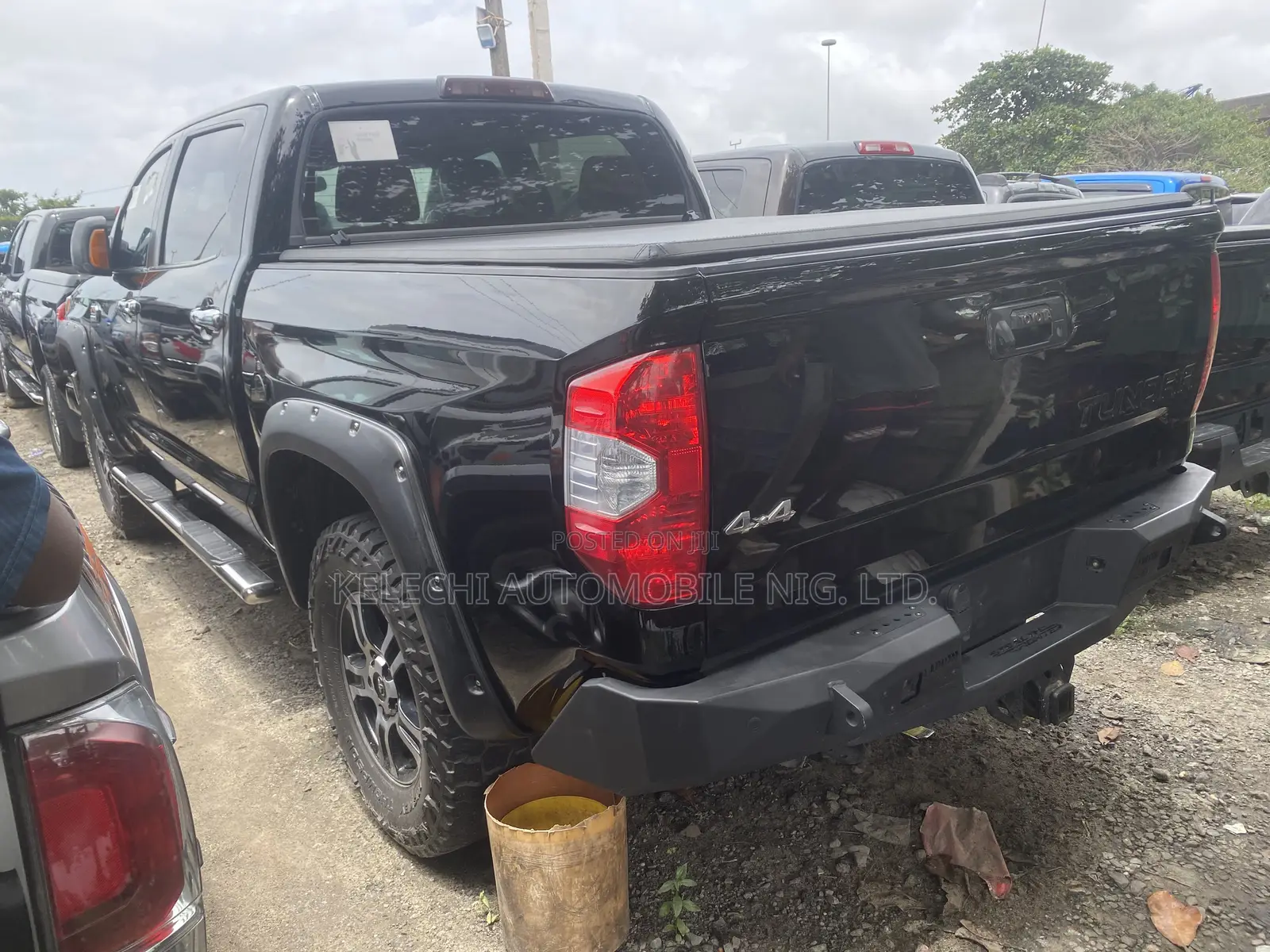 Toyota Tundra 1794 5.7L V8 4x4 CrewMax 5.6 ft. box 145.7 in. WB 2017