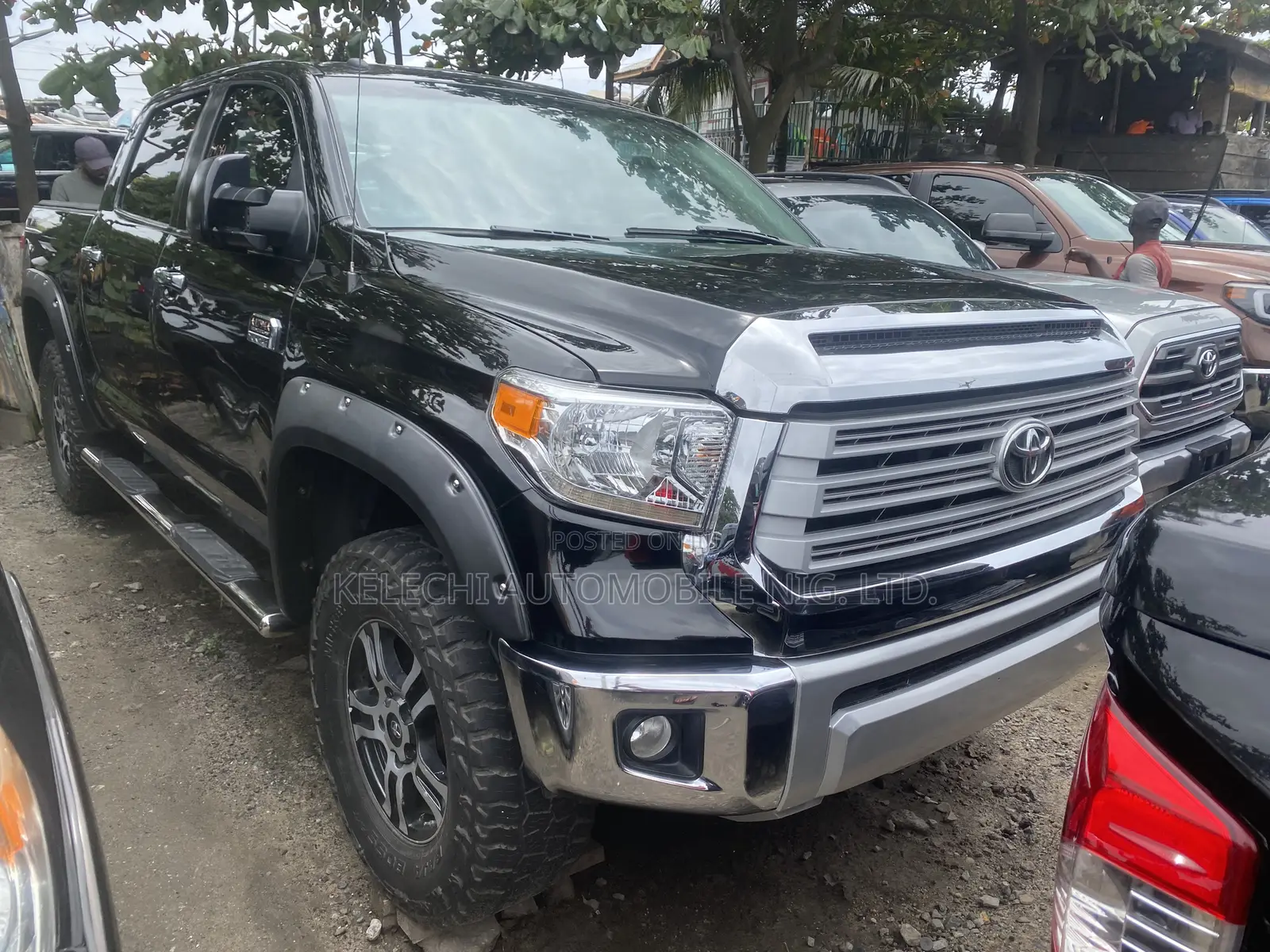 Toyota Tundra 1794 5.7L V8 4x4 CrewMax 5.6 ft. box 145.7 in. WB 2017