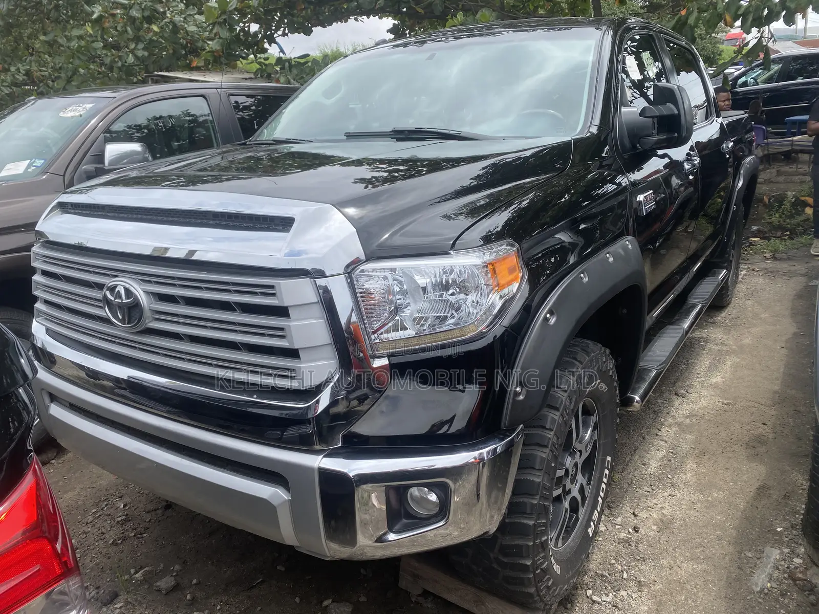 Toyota Tundra 1794 5.7L V8 4x4 CrewMax 5.6 ft. box 145.7 in. WB 2017