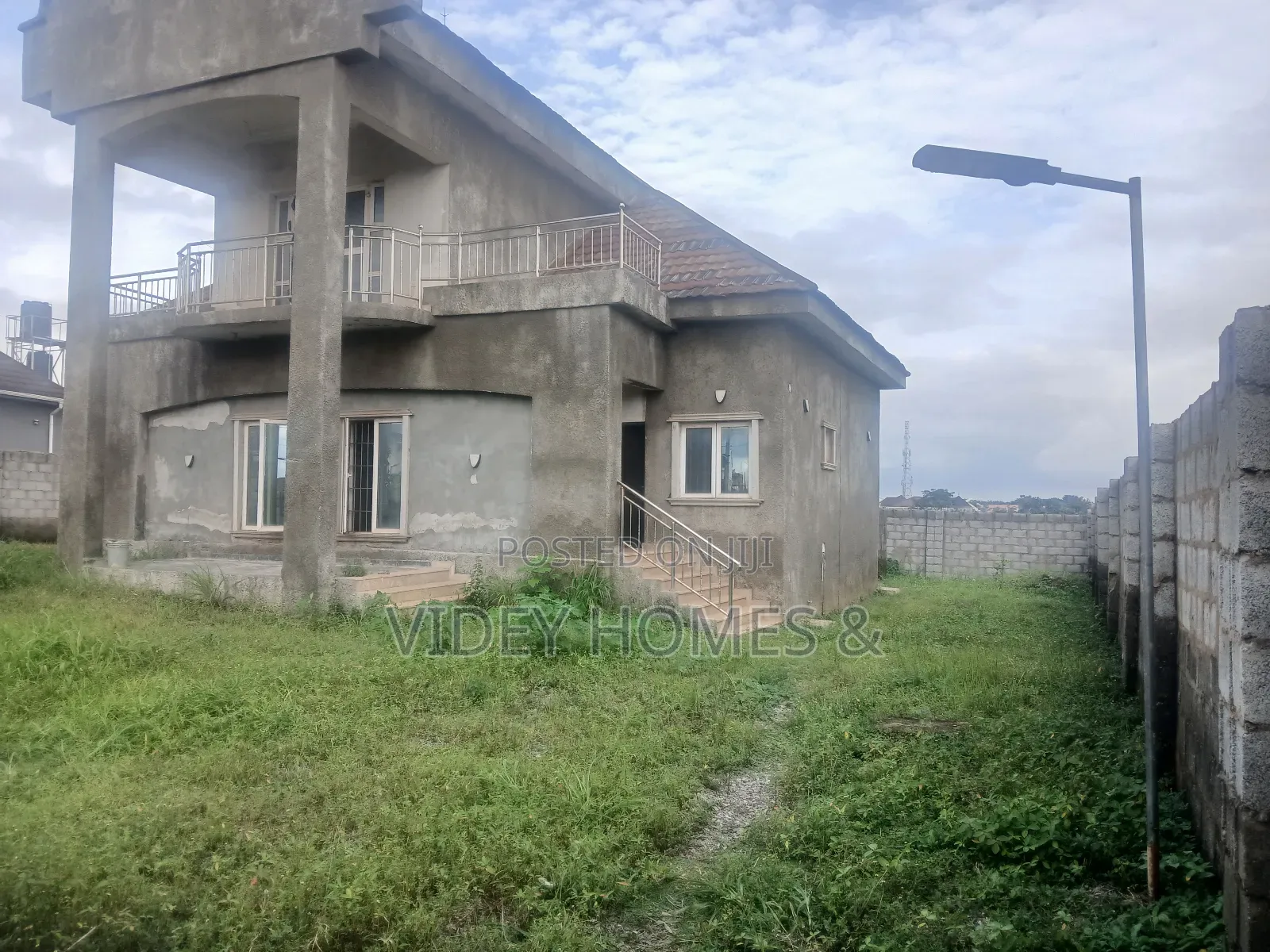 3bdrm Penthouse in Lavista Court, Galadimawa for sale