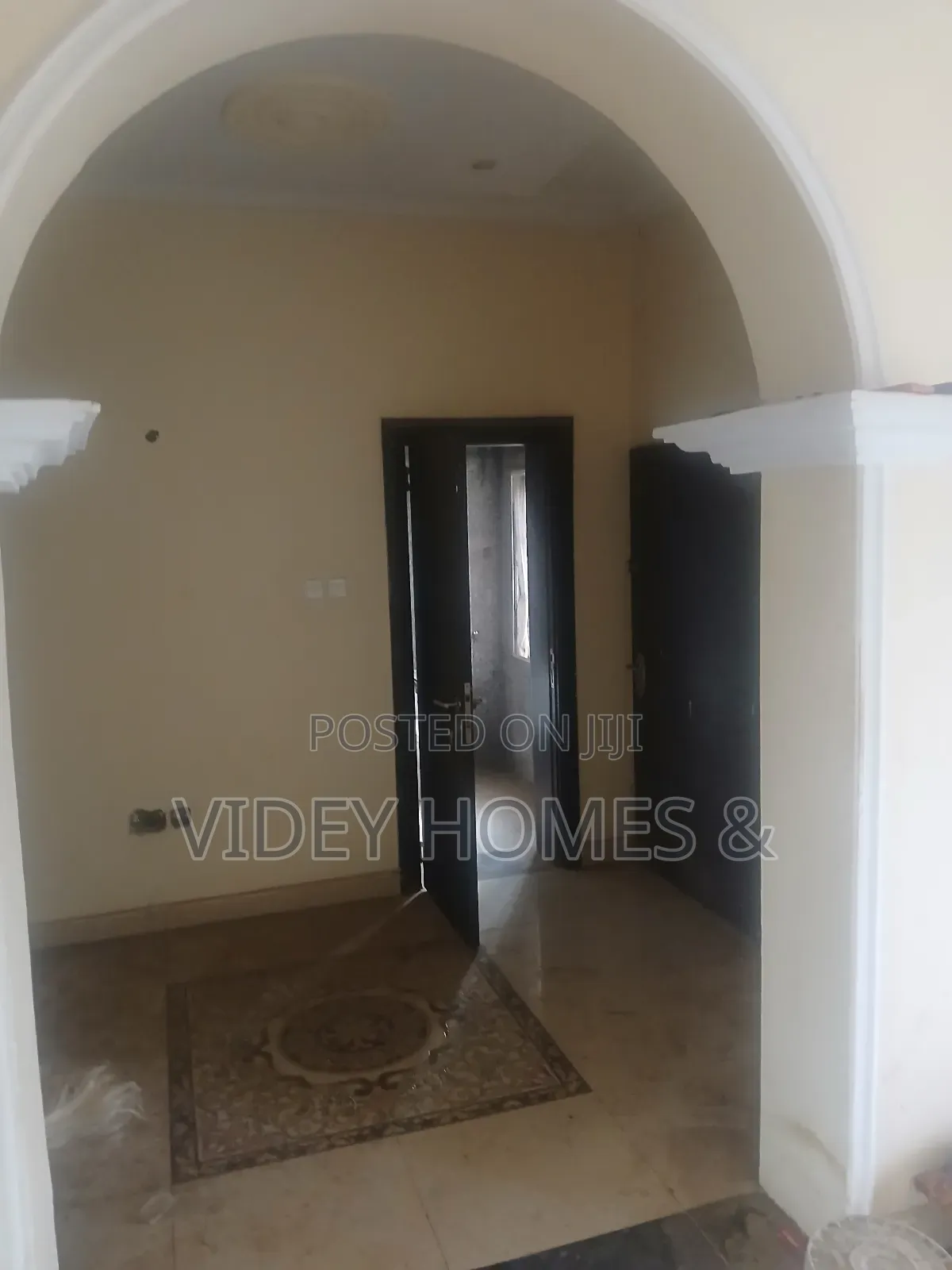 3bdrm Penthouse in Lavista Court, Galadimawa for sale