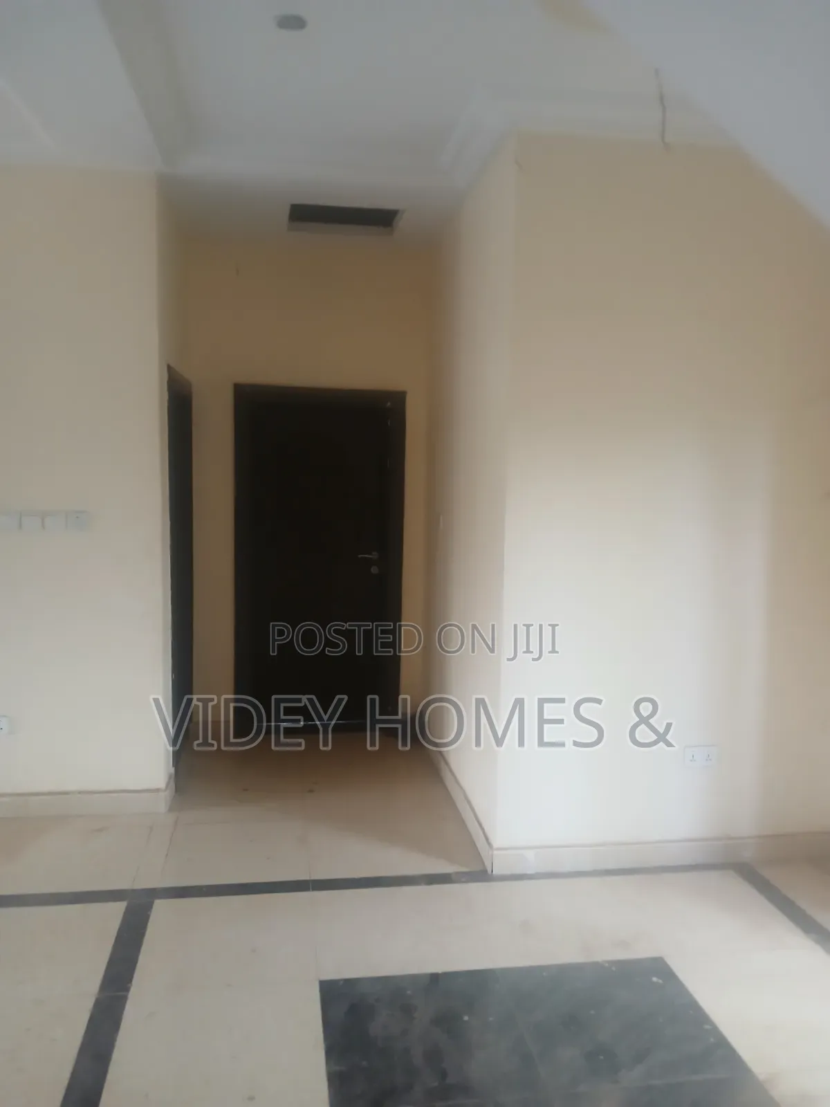 3bdrm Penthouse in Lavista Court, Galadimawa for sale