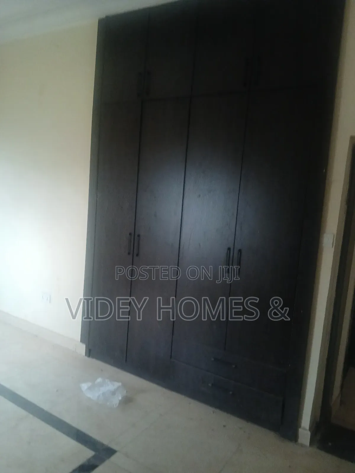 3bdrm Penthouse in Lavista Court, Galadimawa for sale