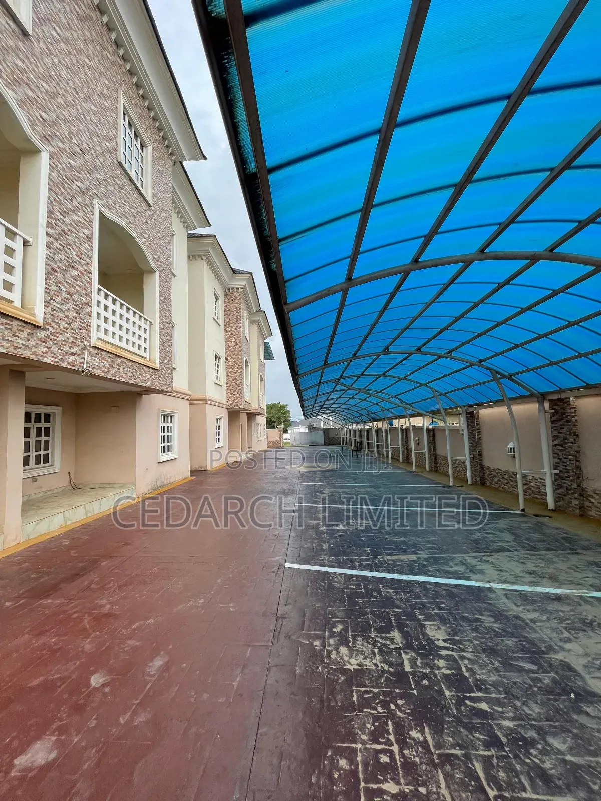 6bdrm Duplex in Kado for sale