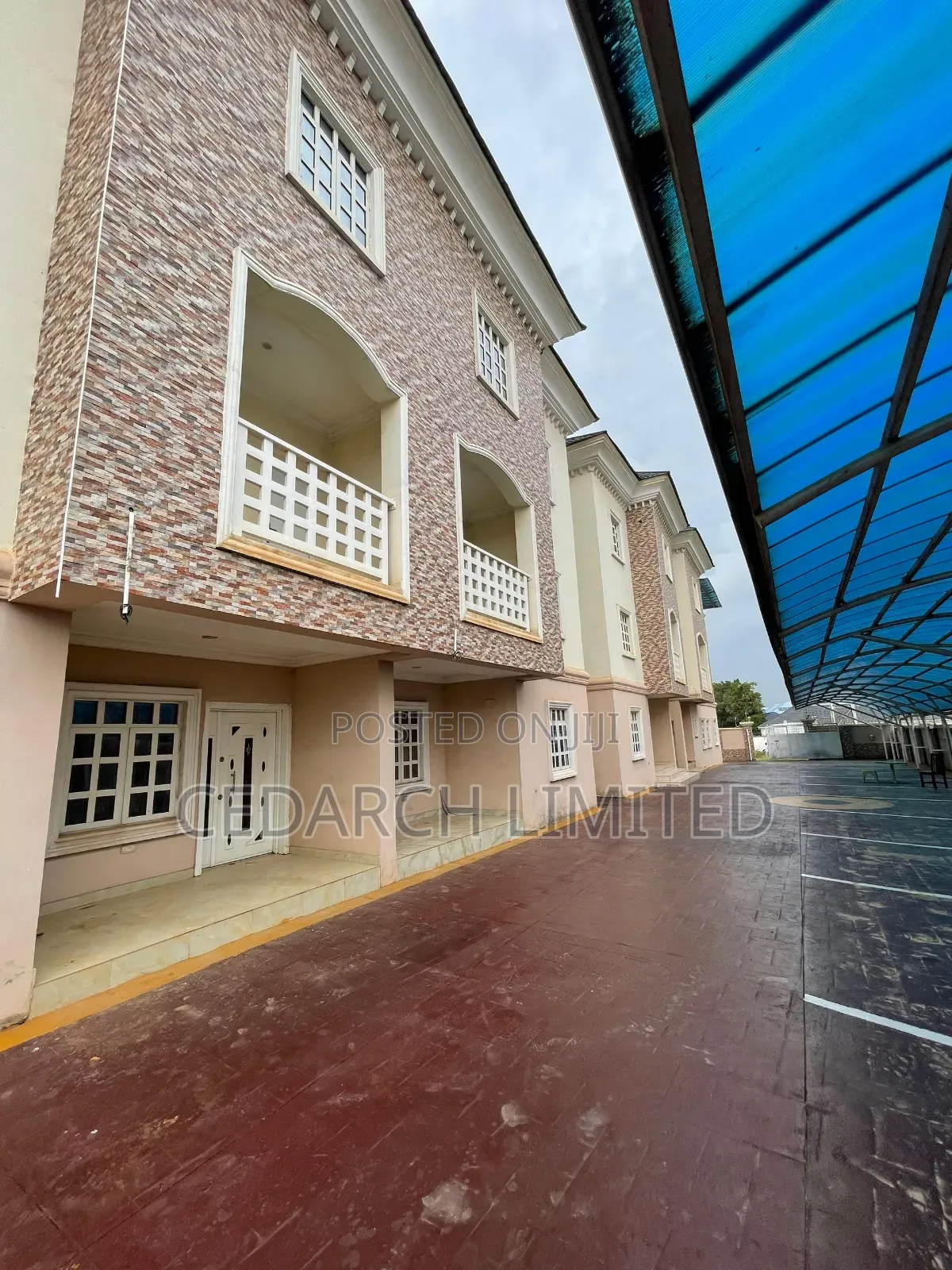6bdrm Duplex in Kado for sale