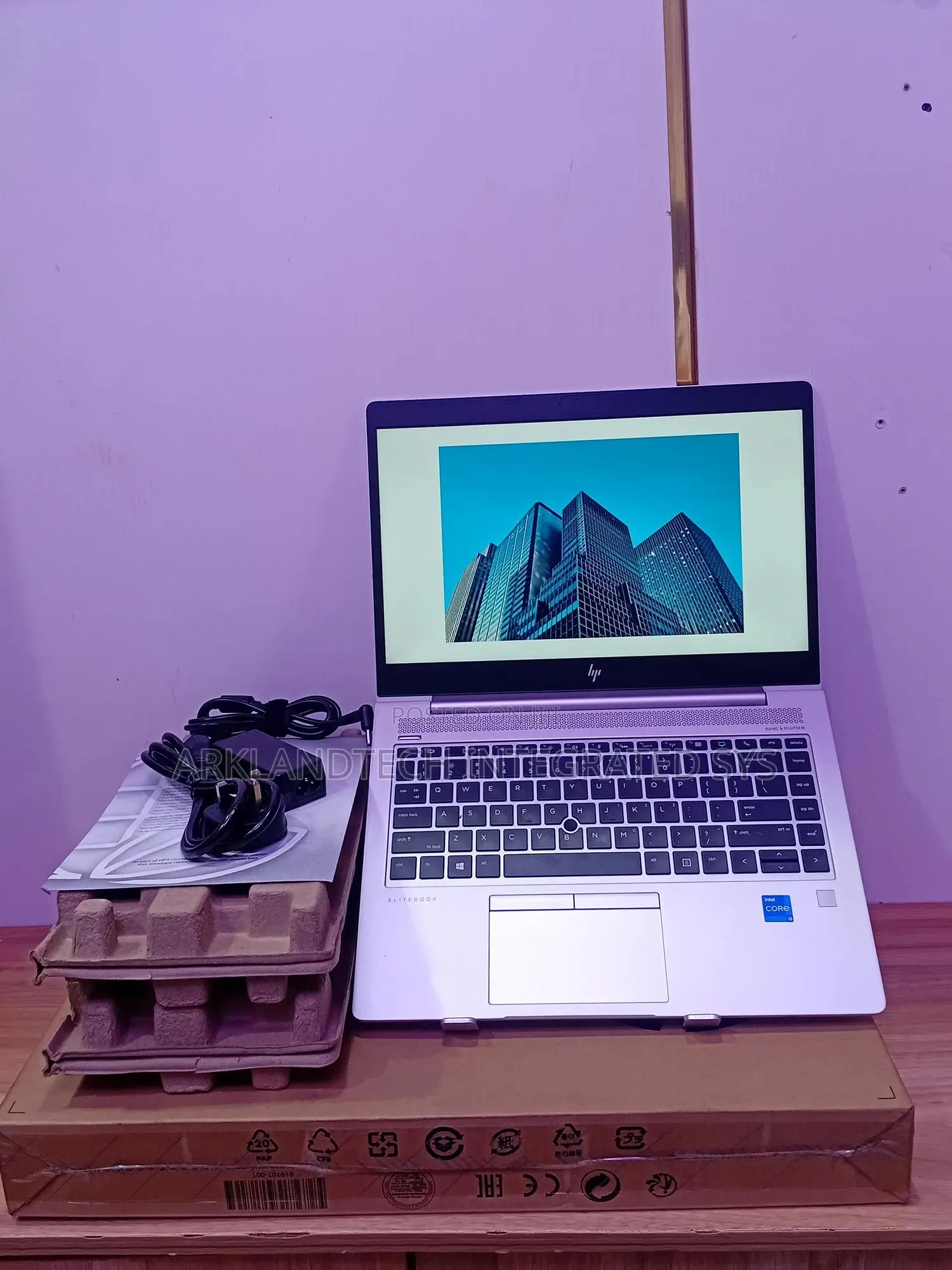 New Laptop HP EliteBook 840 G3 12GB Intel Core i5 SSD 256GB