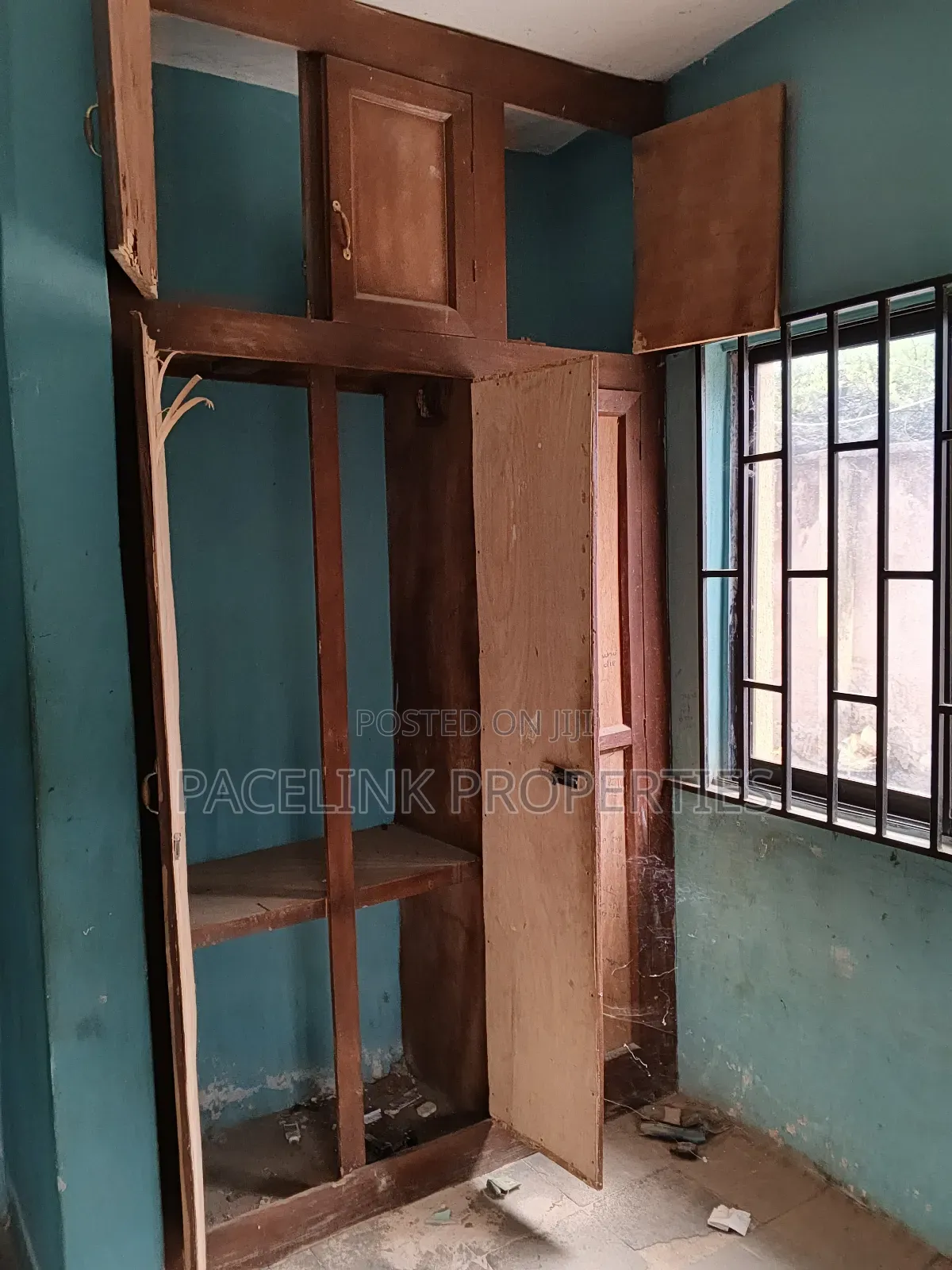 10bdrm Block of Flats in Igando / Ikotun/Igando for sale