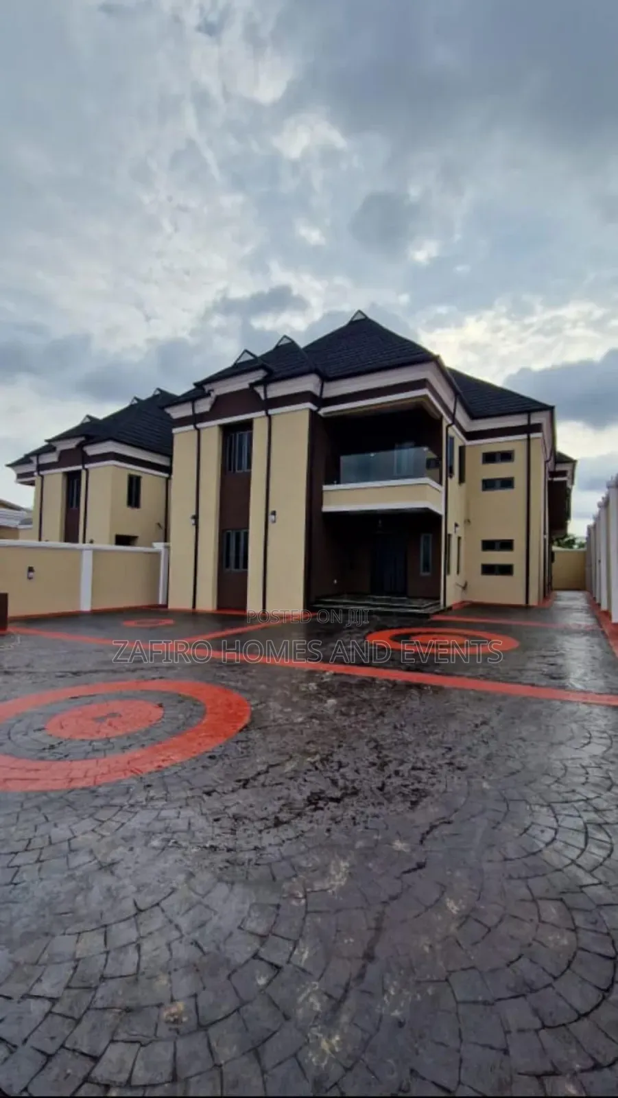 6bdrm Duplex in Malami Estate for sale