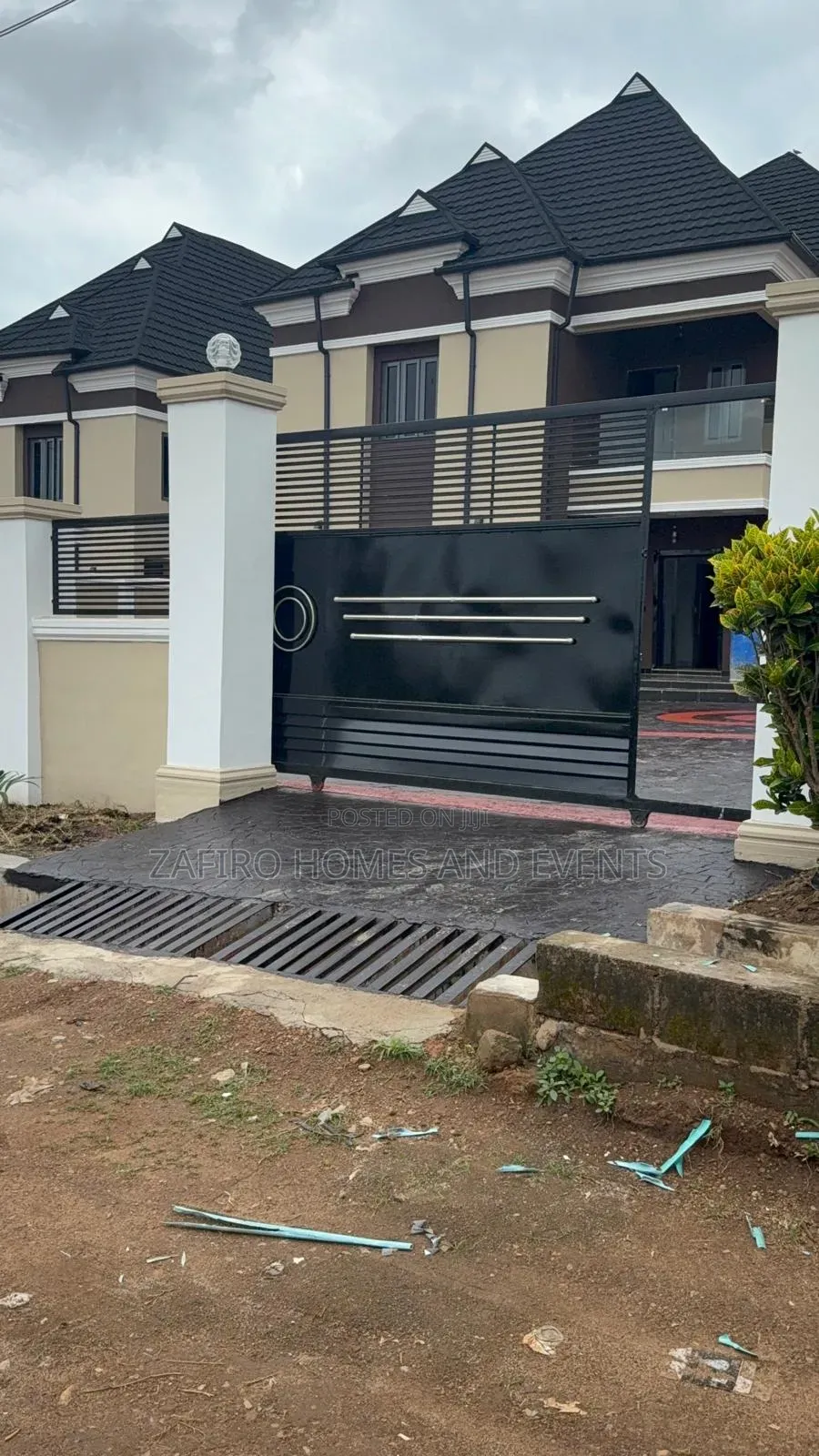6bdrm Duplex in Malami Estate for sale