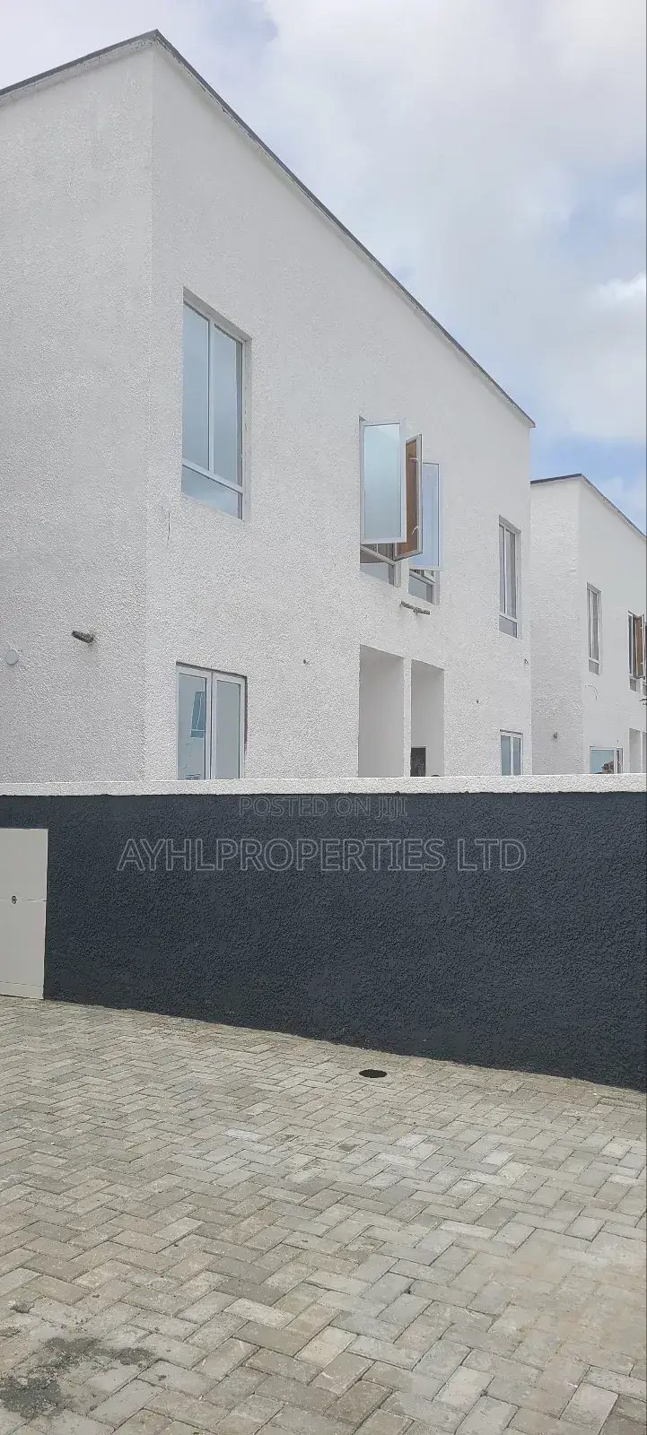 3bdrm Duplex in Capital Garden, Lekki Expressway for sale