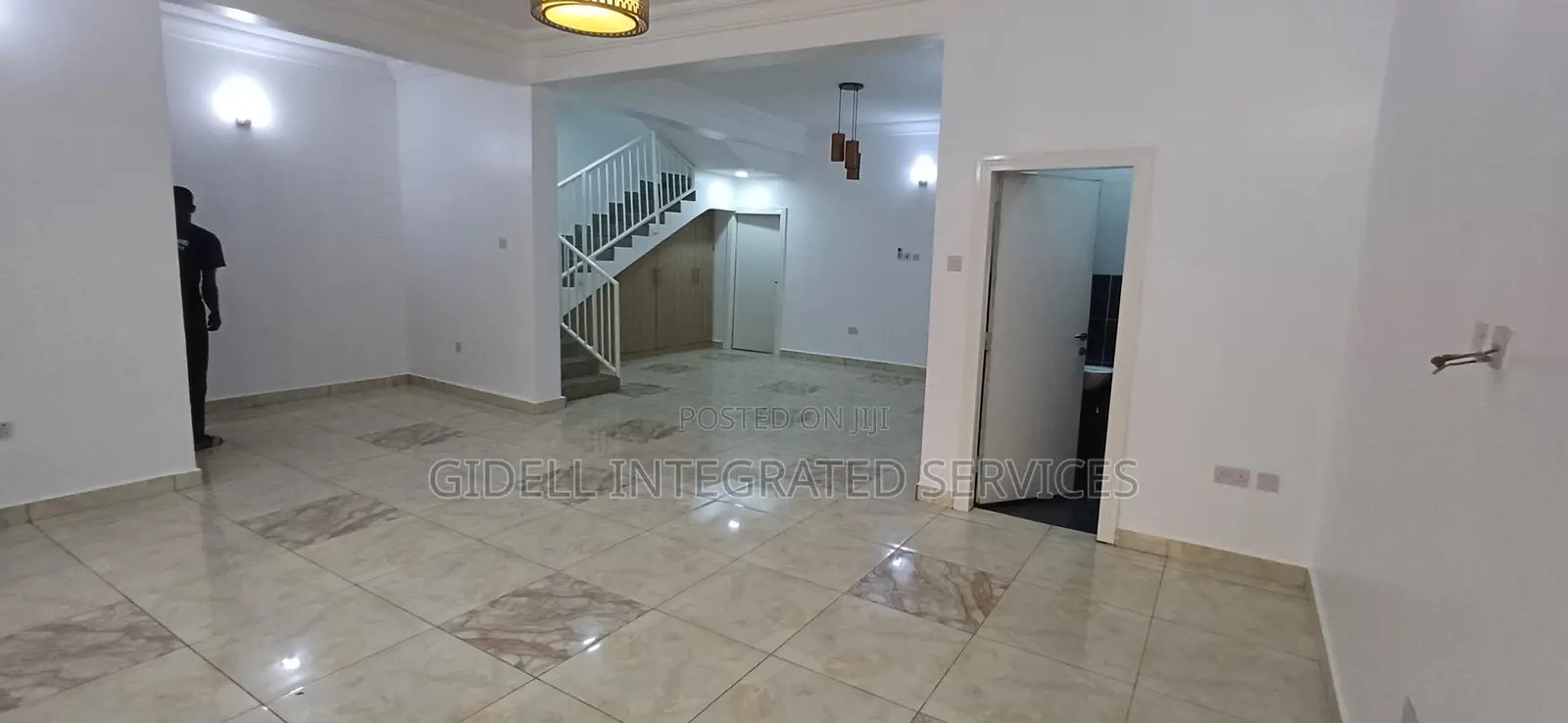 5bdrm Townhouse / Terrace in Mabushi for rent