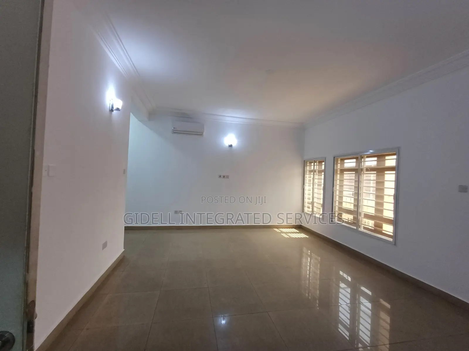 5bdrm Townhouse / Terrace in Mabushi for rent