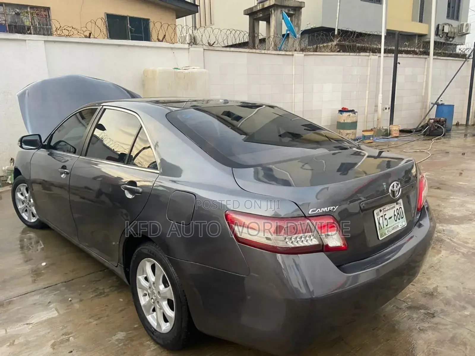 Toyota Camry LE 4dr Sedan (2.5L 4cyl 6A) 2011 Gray