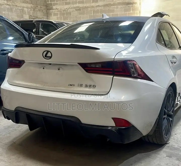 Lexus IS 350 AWD 2015 White