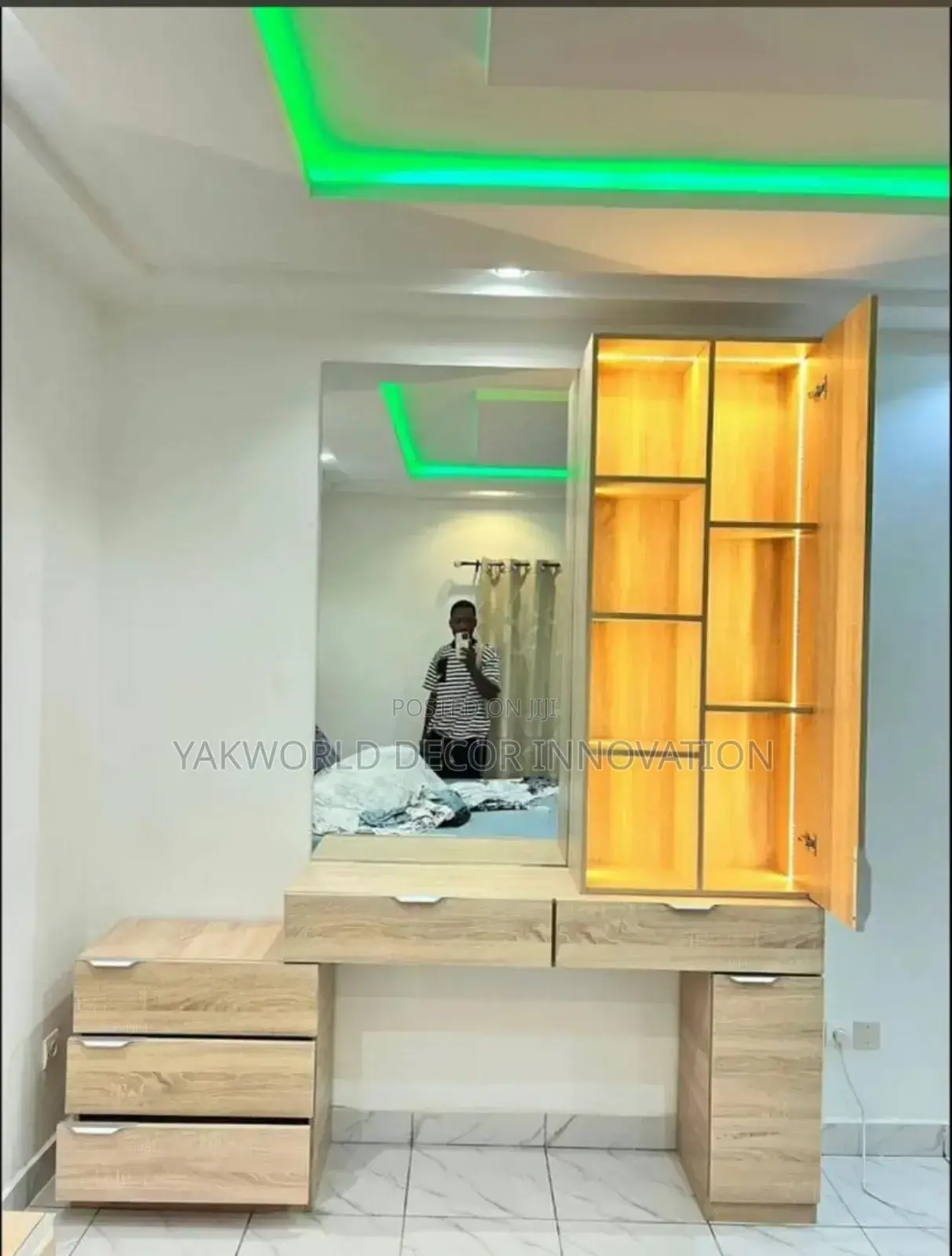 Wardrobe Full Height With Glass Door