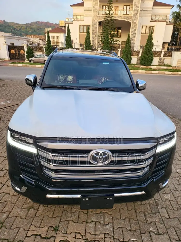 New Toyota Land Cruiser LC300 2025 Black