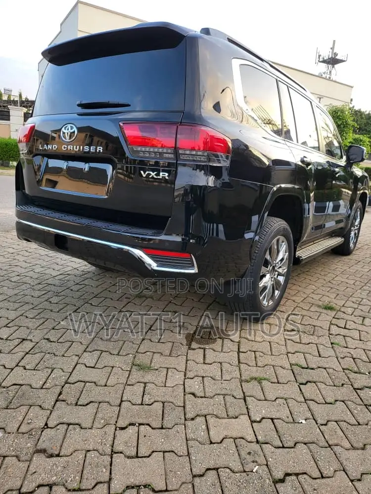 New Toyota Land Cruiser LC300 2025 Black