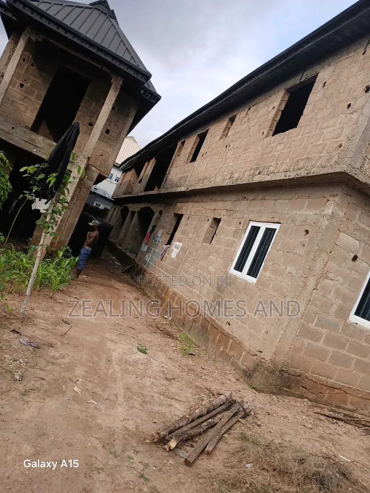 8bdrm House in Evergreen Estate, Alimosho for sale