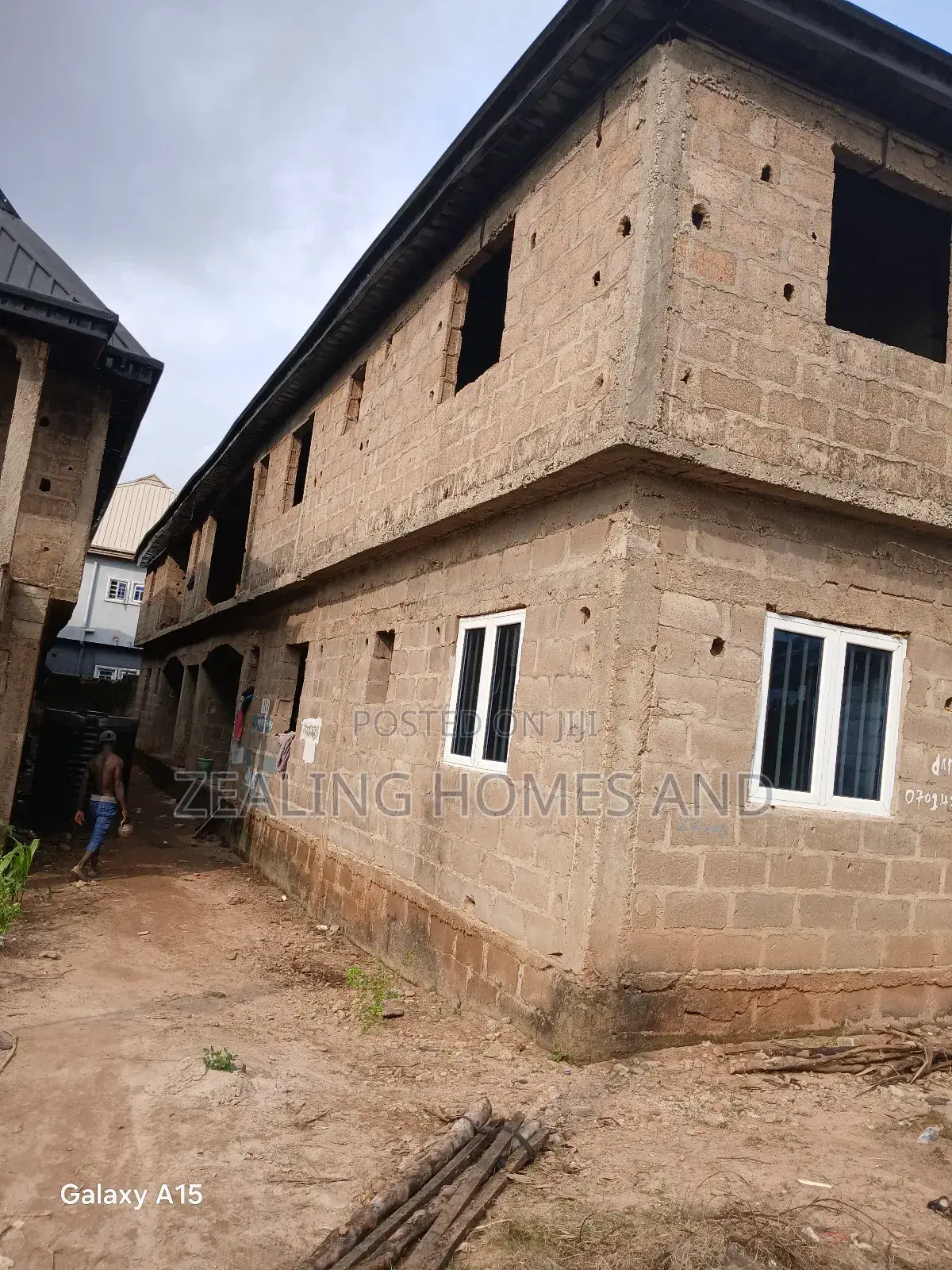 8bdrm House in Evergreen Estate, Alimosho for sale