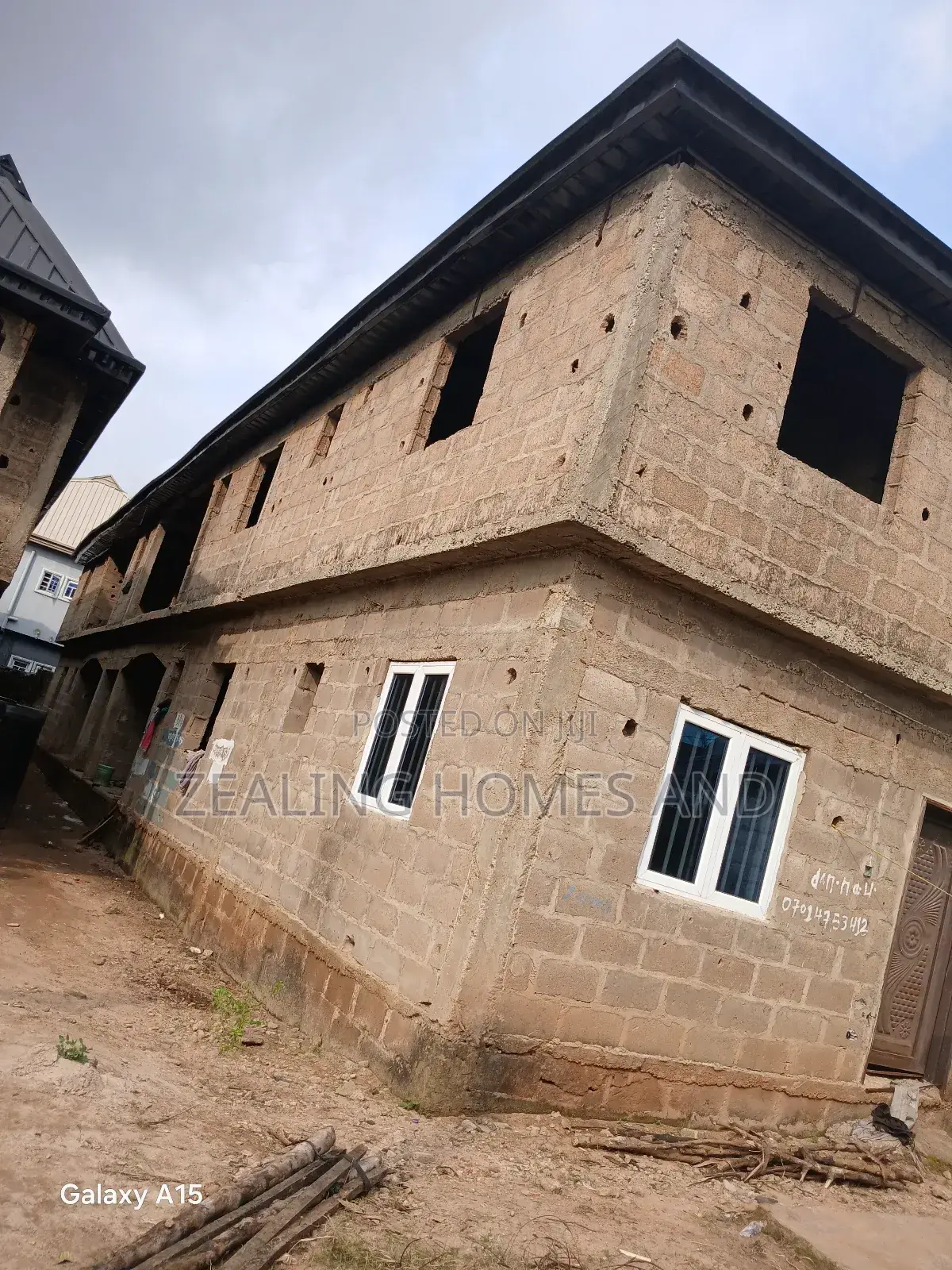 8bdrm House in Evergreen Estate, Alimosho for sale