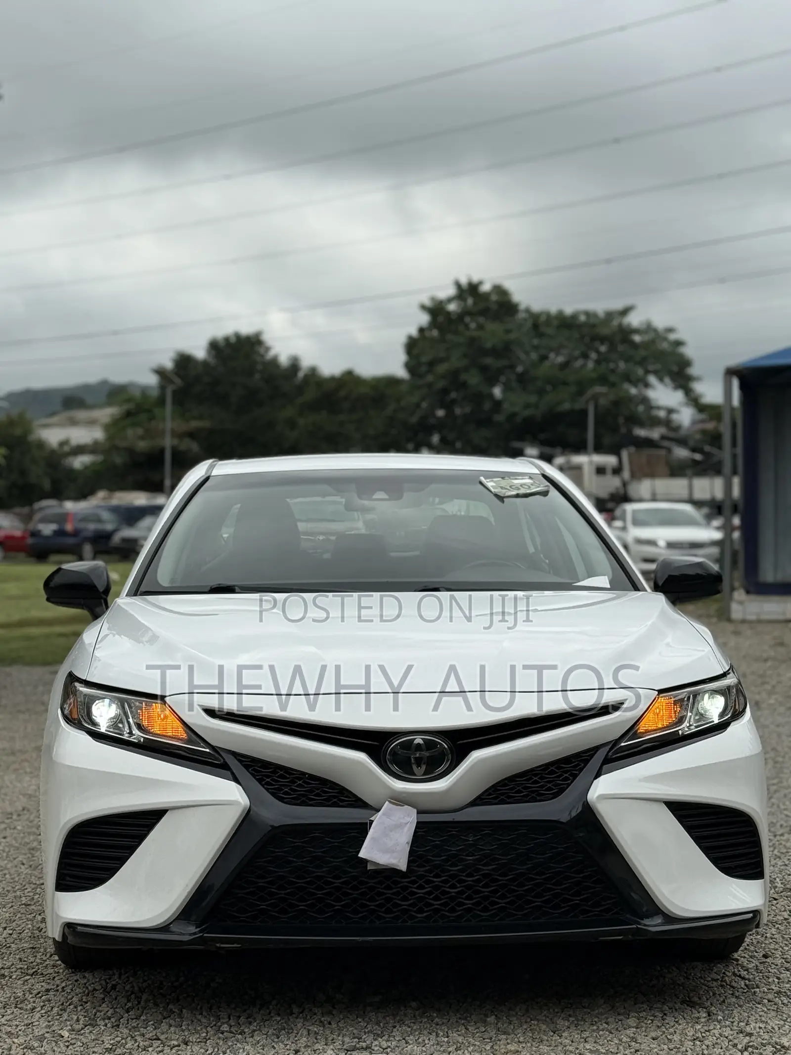 Toyota Camry SE (2.5L 4cyl 8A) 2019 White