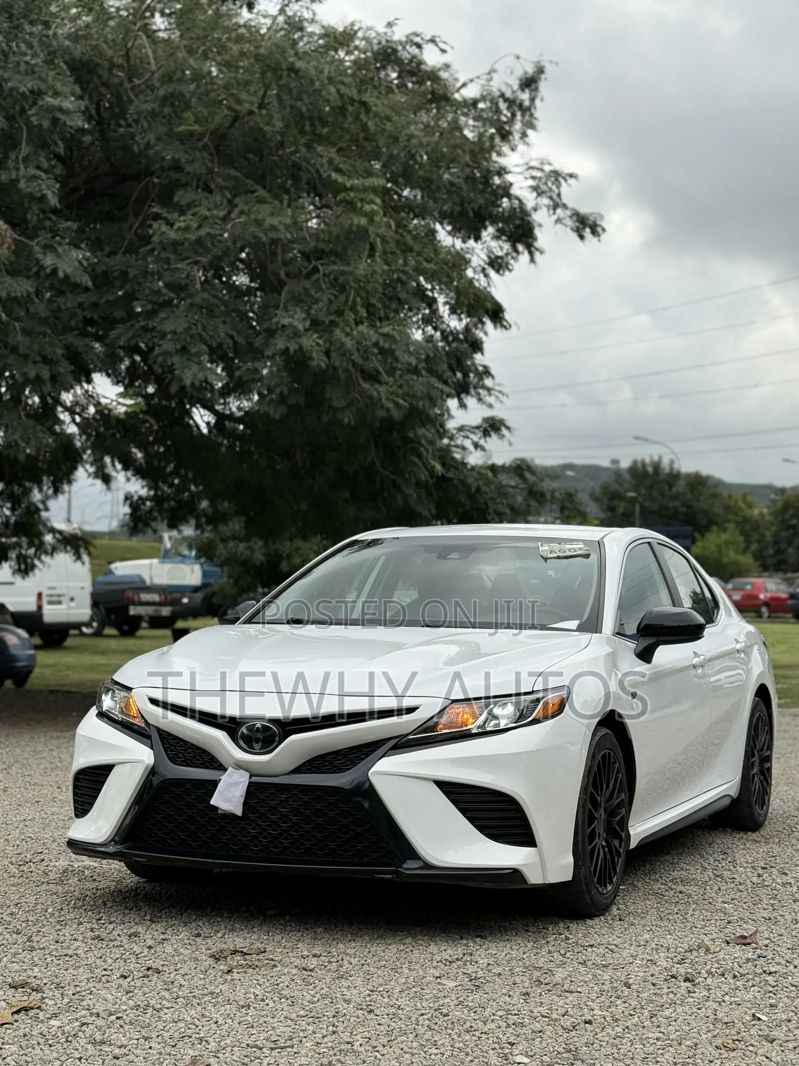 Toyota Camry SE (2.5L 4cyl 8A) 2019 White