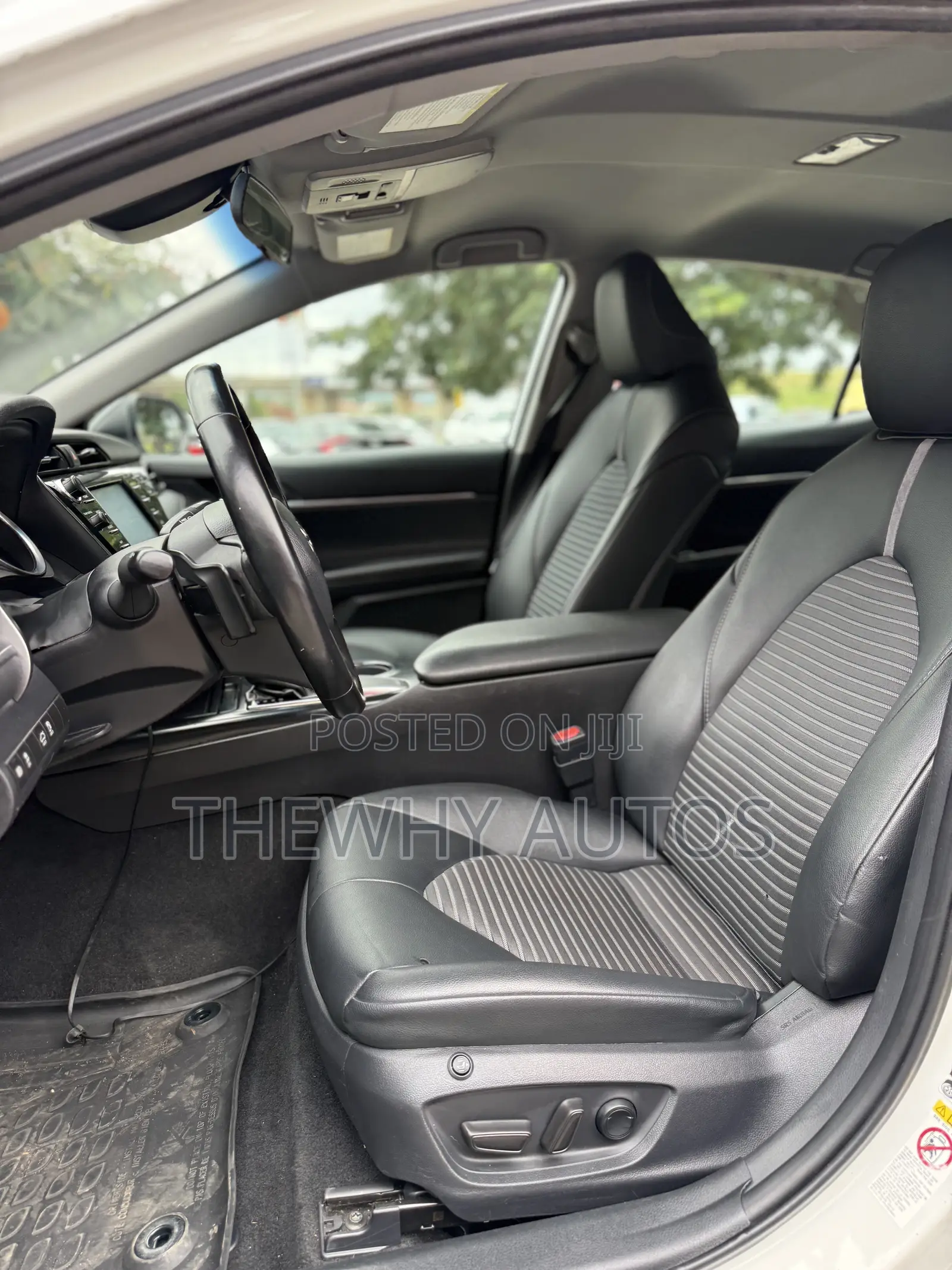Toyota Camry SE (2.5L 4cyl 8A) 2019 White