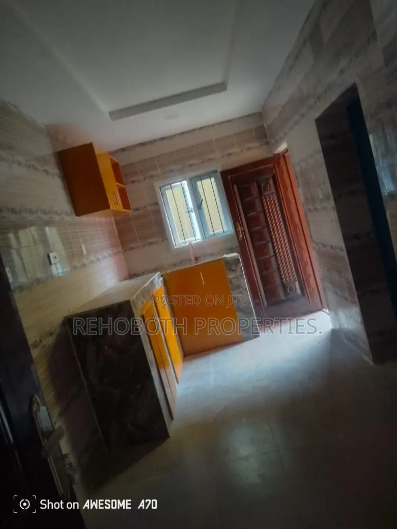 3bdrm Apartment in Hassan Block Elebu, Akala Express for rent
