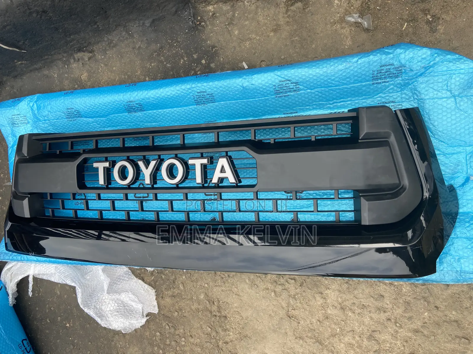 Complete Front Grill Toyota Tundra 2018/2020 Model