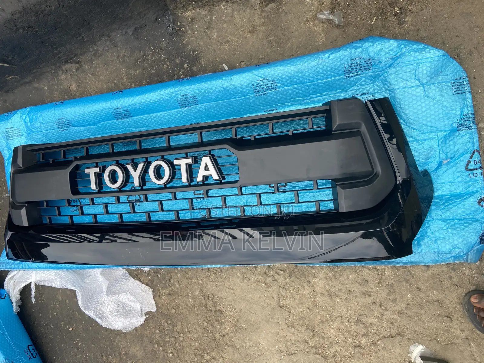 Complete Front Grill Toyota Tundra 2018/2020 Model