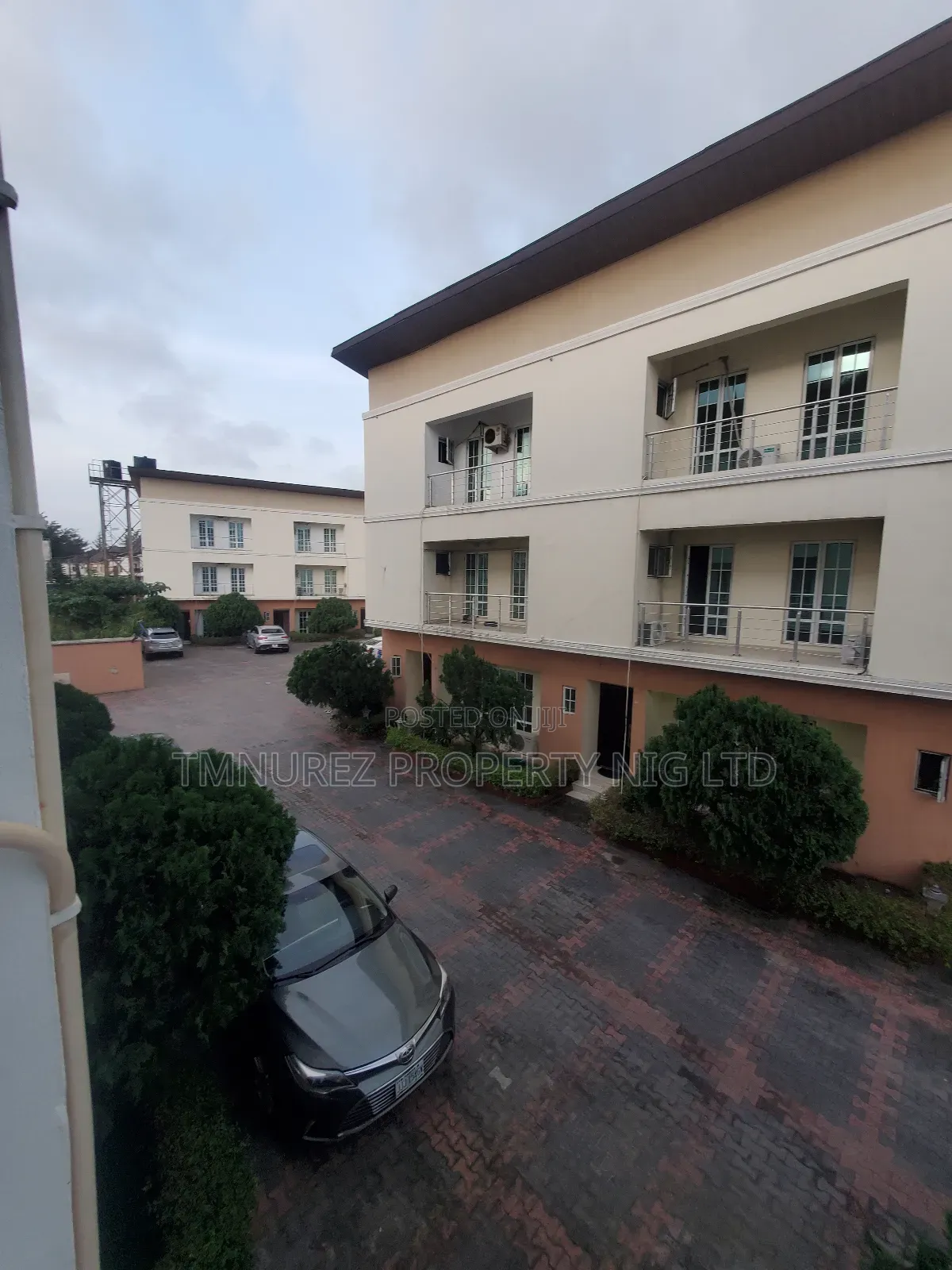 Studio Apartment in Chevron Estate for rent