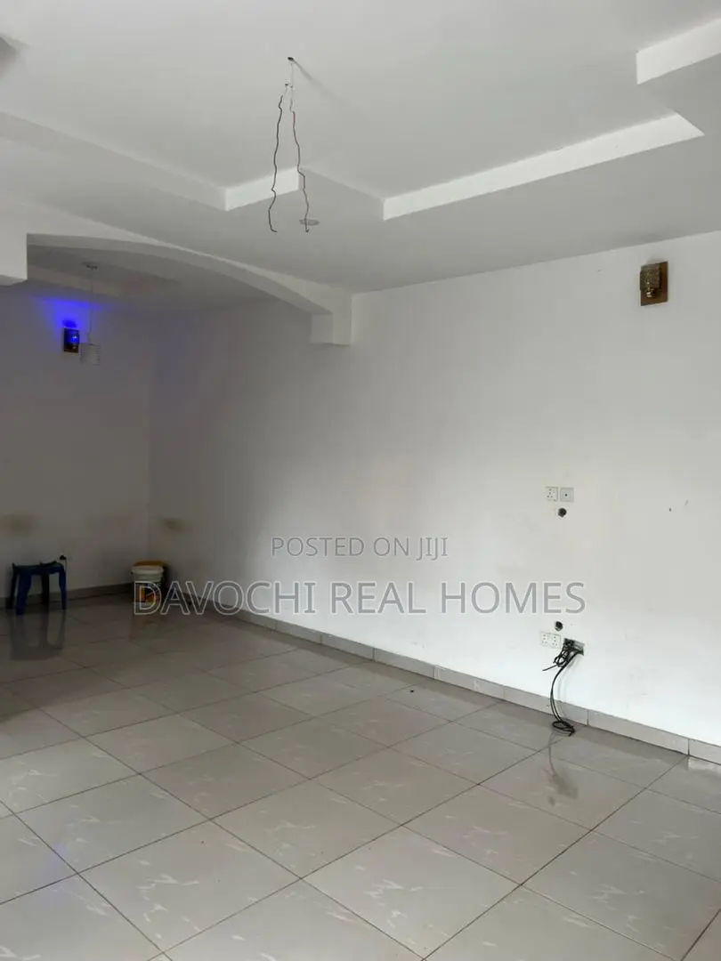 3bdrm Apartment in Ikota for rent