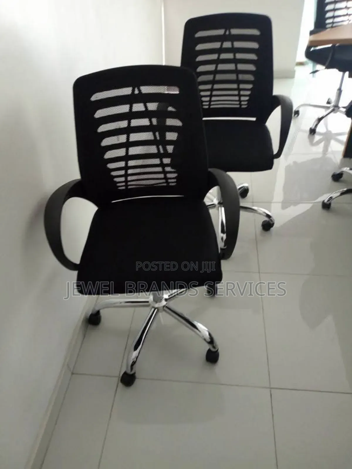 Swivel Office Chair With Armrest