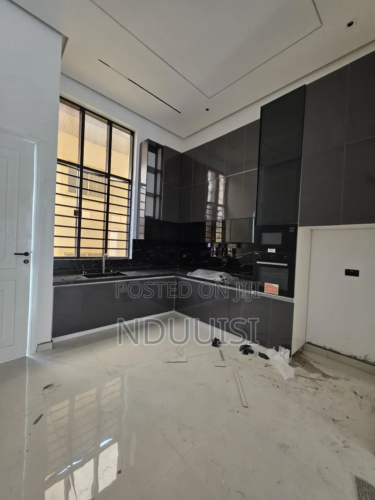 3bdrm Apartment in Lekki Phase 1 for sale