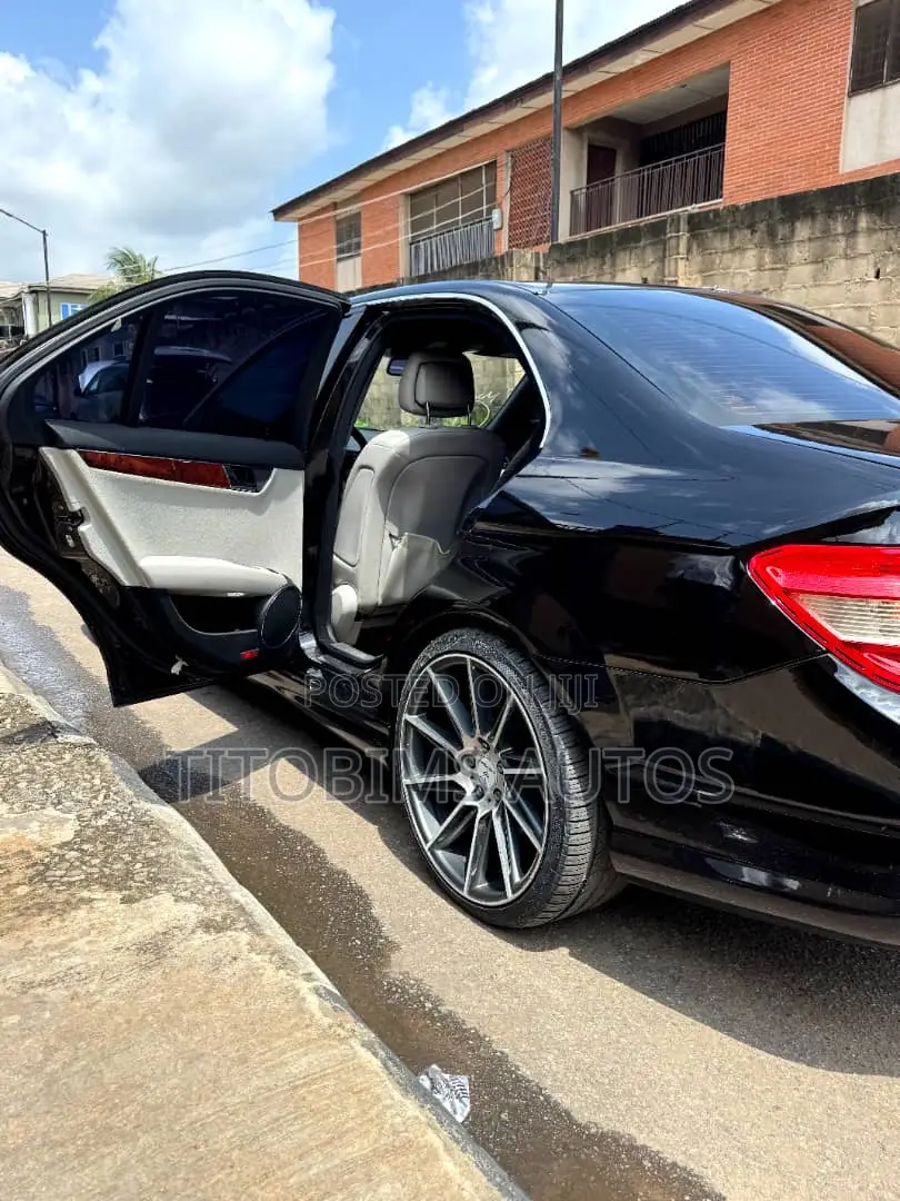 Mercedes-Benz C300 Luxury 4Matic Sedan AWD (3.0L 6cyl 7A) 2011 Black
