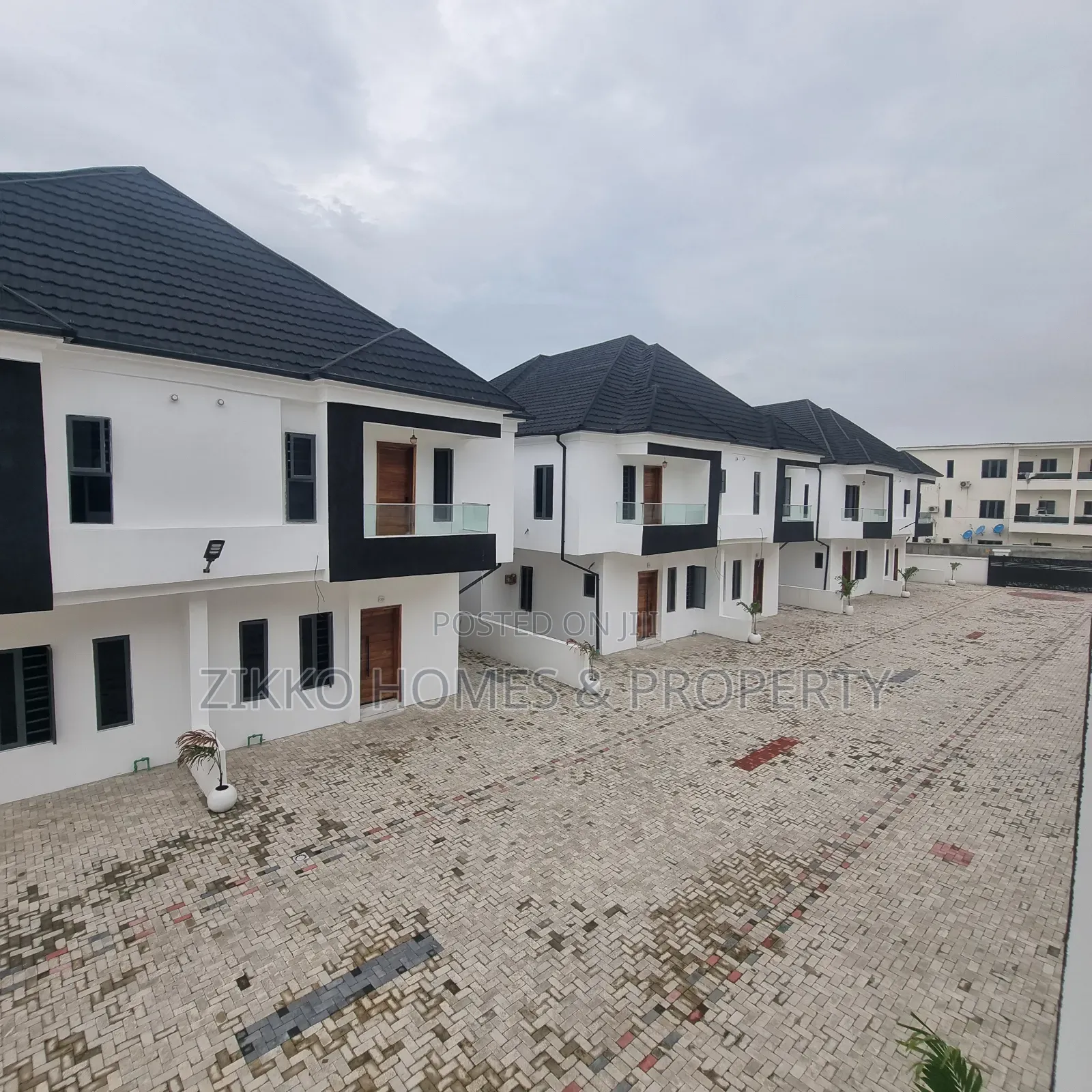 4bdrm Duplex in Harris Drive, Lekki for sale
