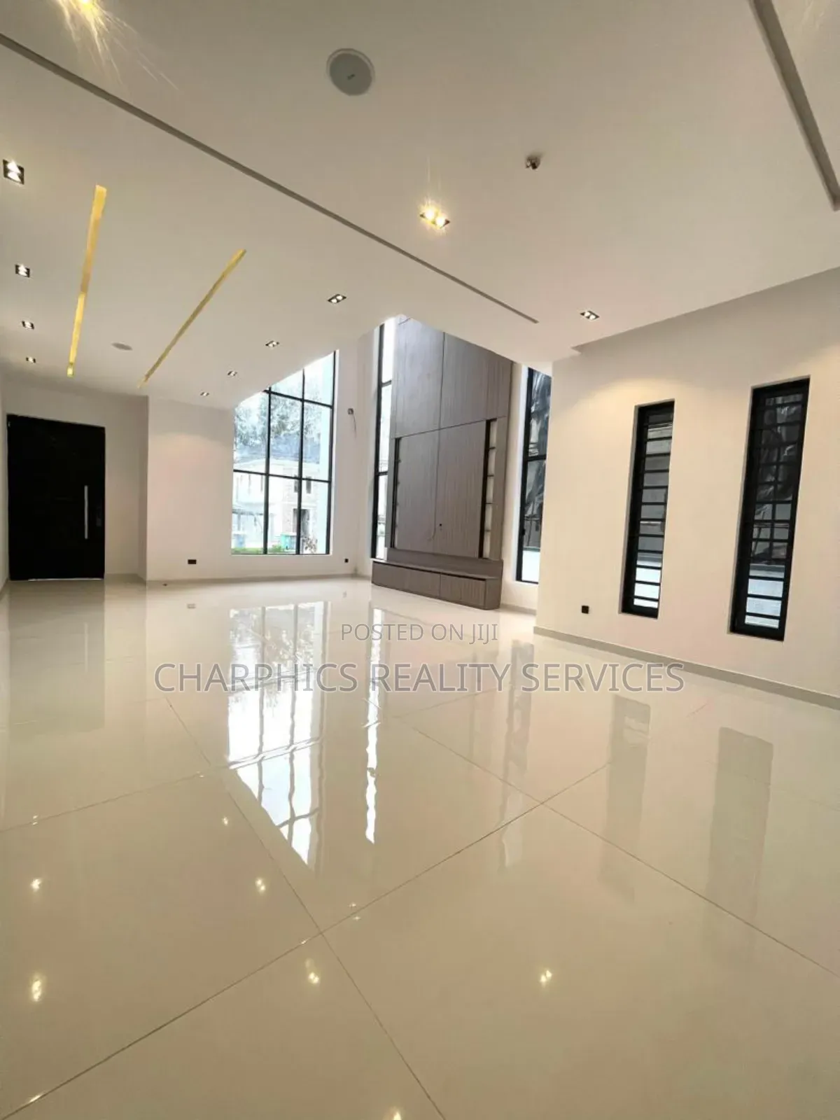 5bdrm Duplex in Lekki for sale