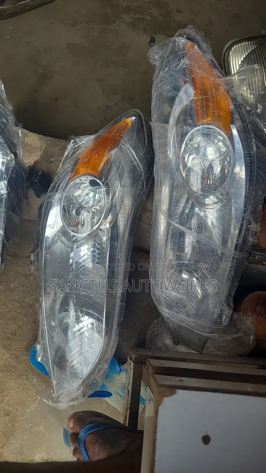 Headlight Toyota Matrix 2010