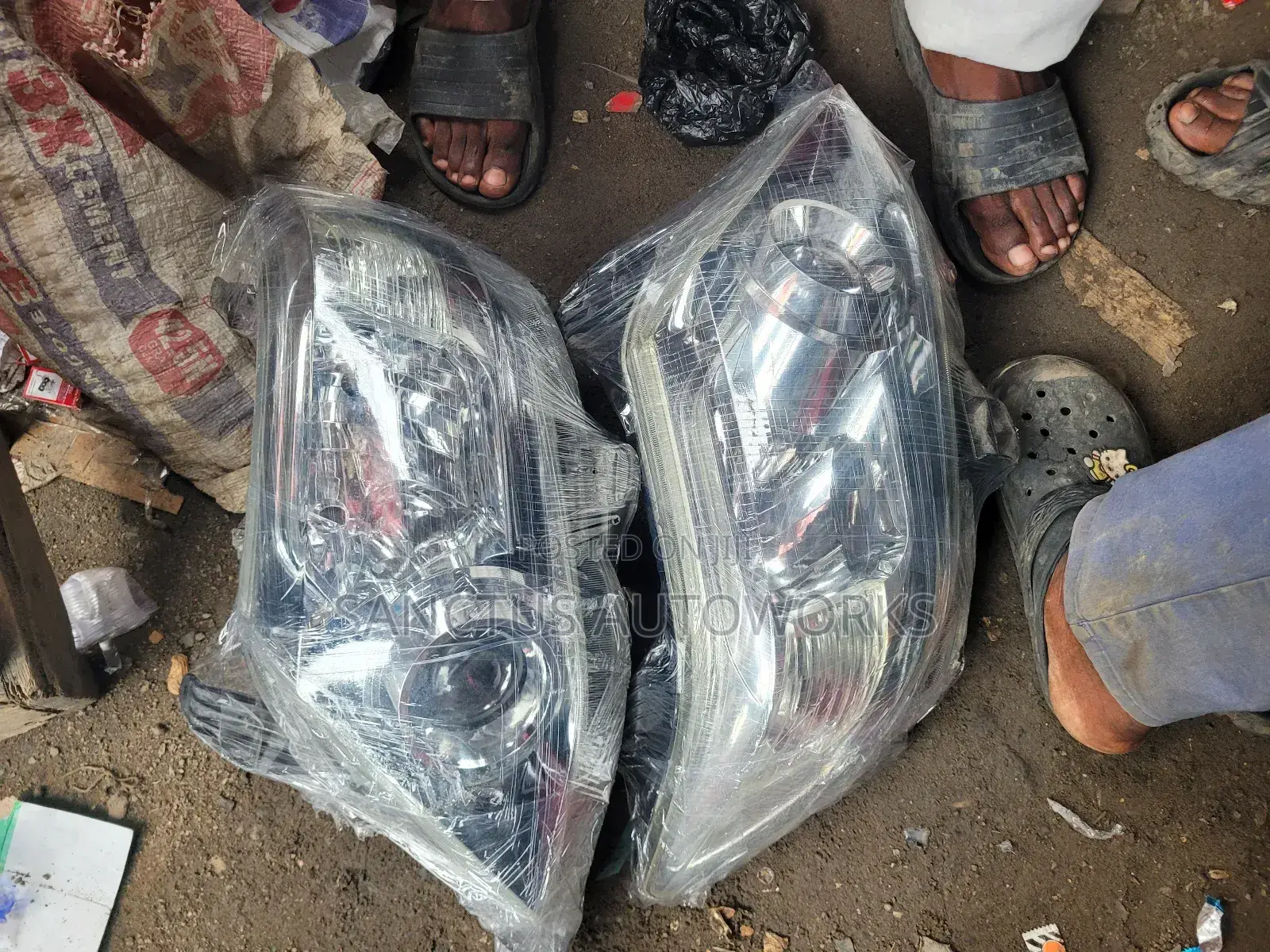 Headlight Toyota Fortuner 2012