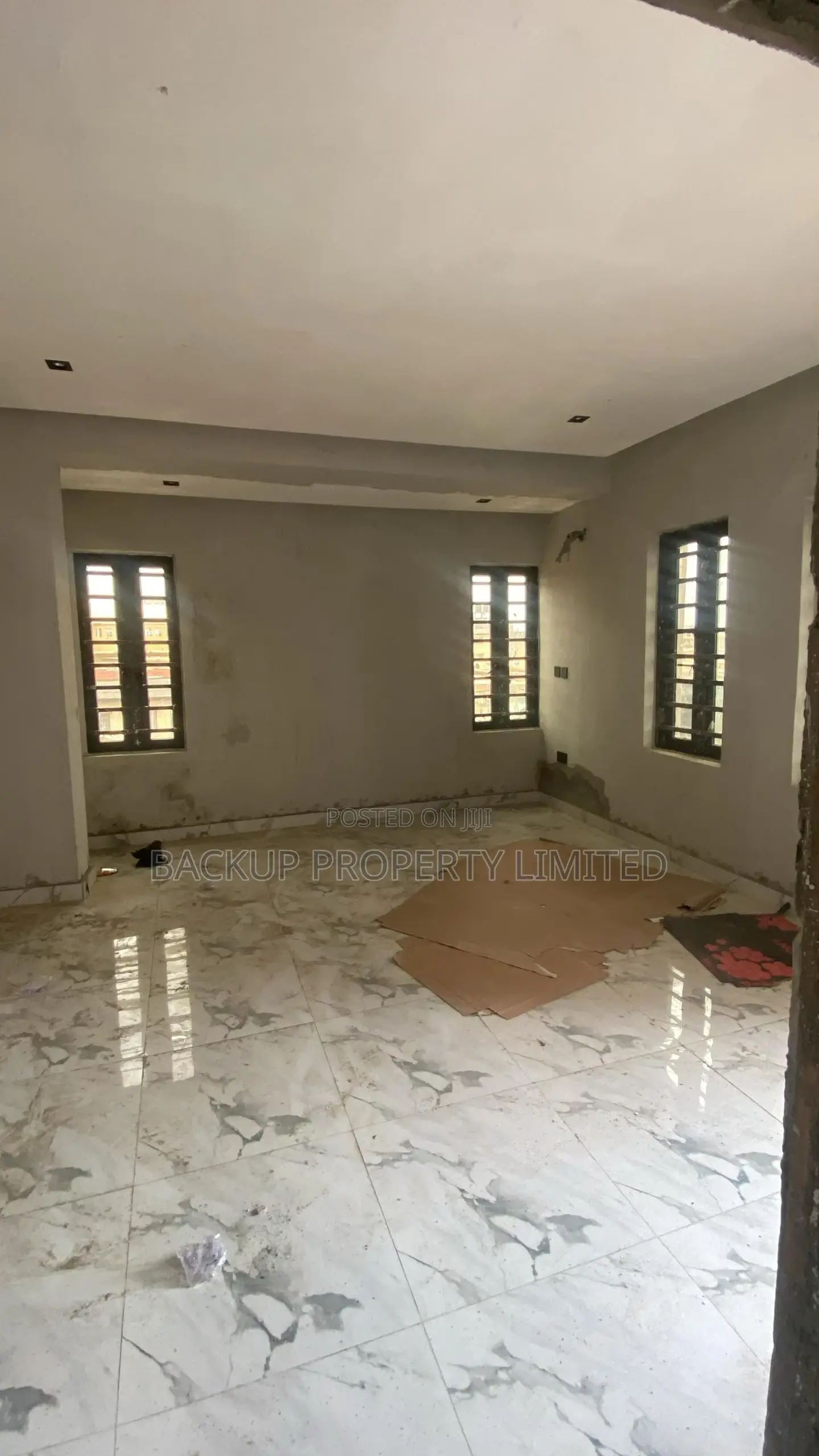 3bdrm Block of Flats in Akoka for sale
