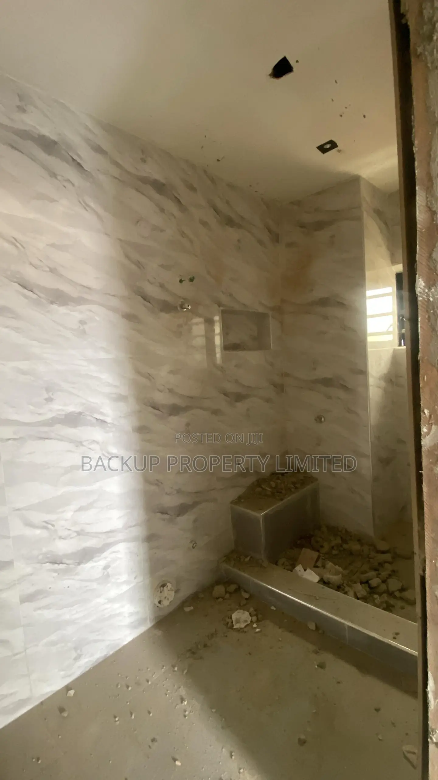 3bdrm Block of Flats in Akoka for sale