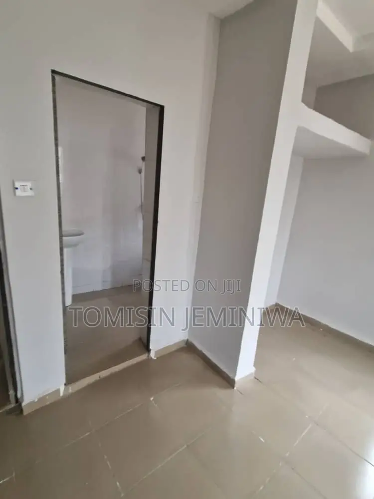 Furnished 2bdrm Block of Flats in Pacific Estate, Kubwa for rent