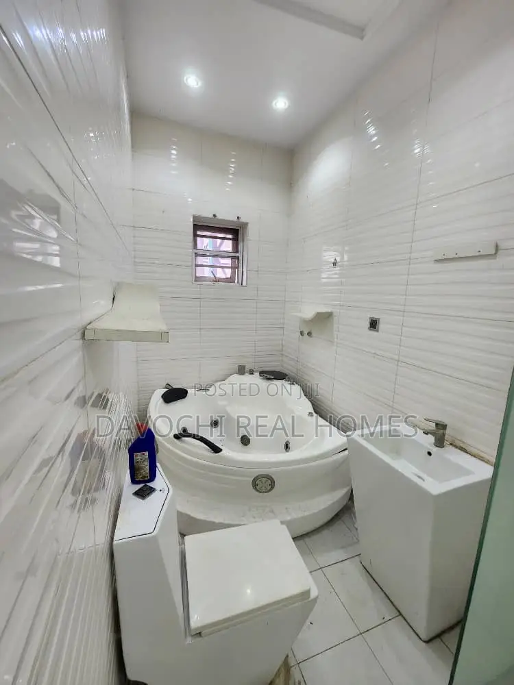 4bdrm Duplex in Chevron for rent