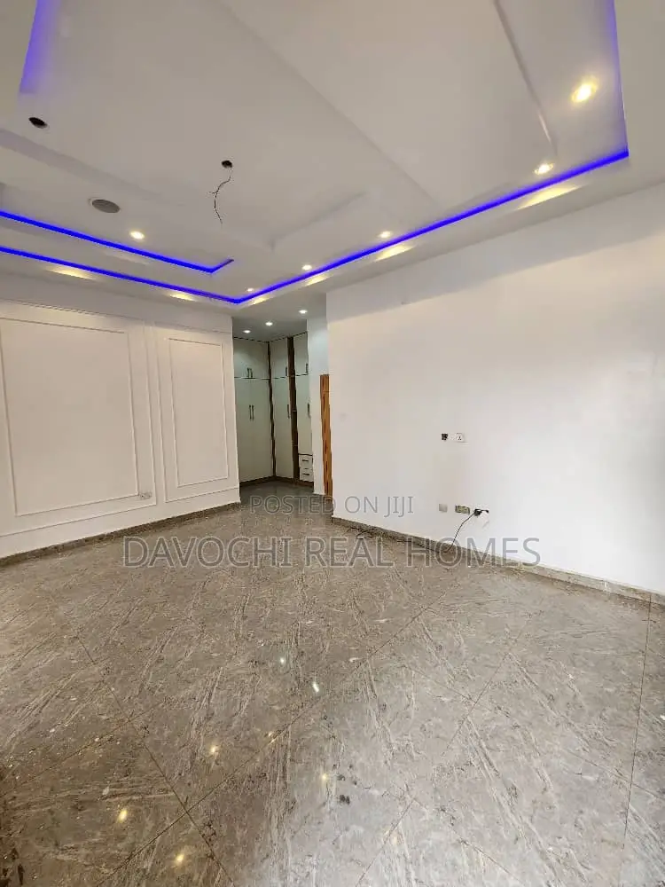 4bdrm Duplex in Chevron for rent
